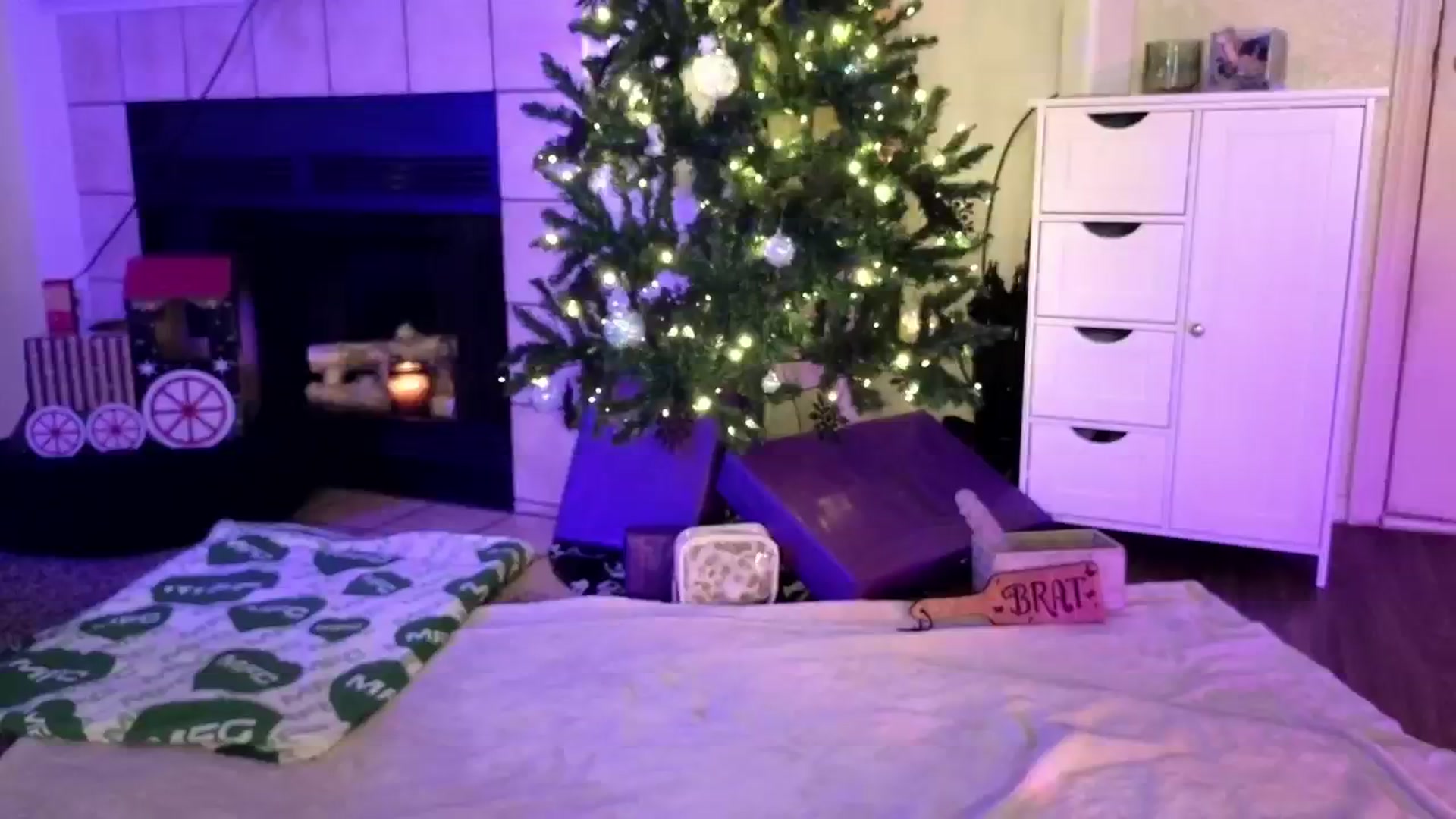 Gallery image thumbnail from MelanieRo's myfreecams stream on, 12/22/2025, 07:00 image 5 of 20