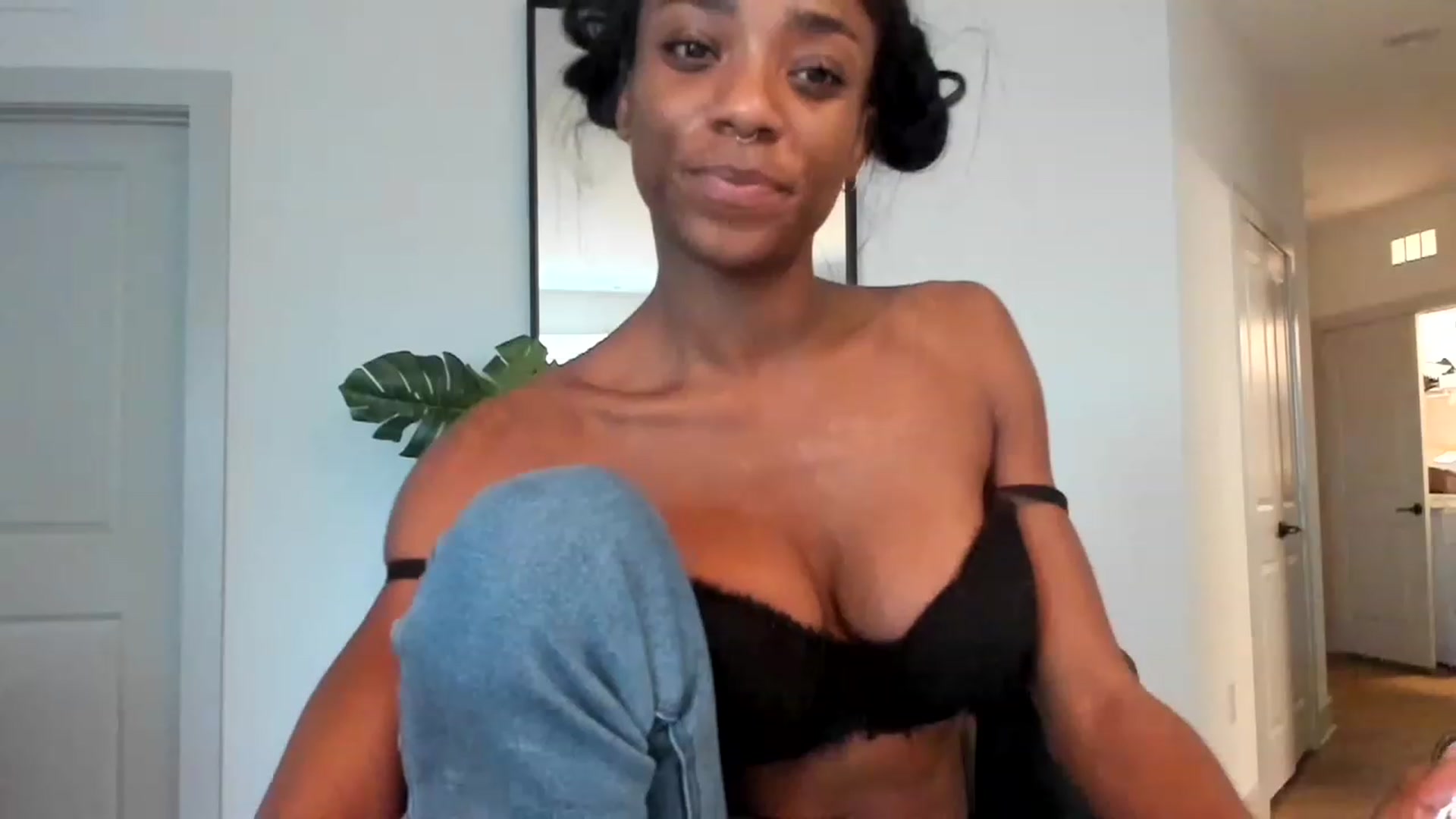 Gallery image thumbnail from MelaninMelani's myfreecams stream on, 01/26/2023, 16:43 image 5 of 20