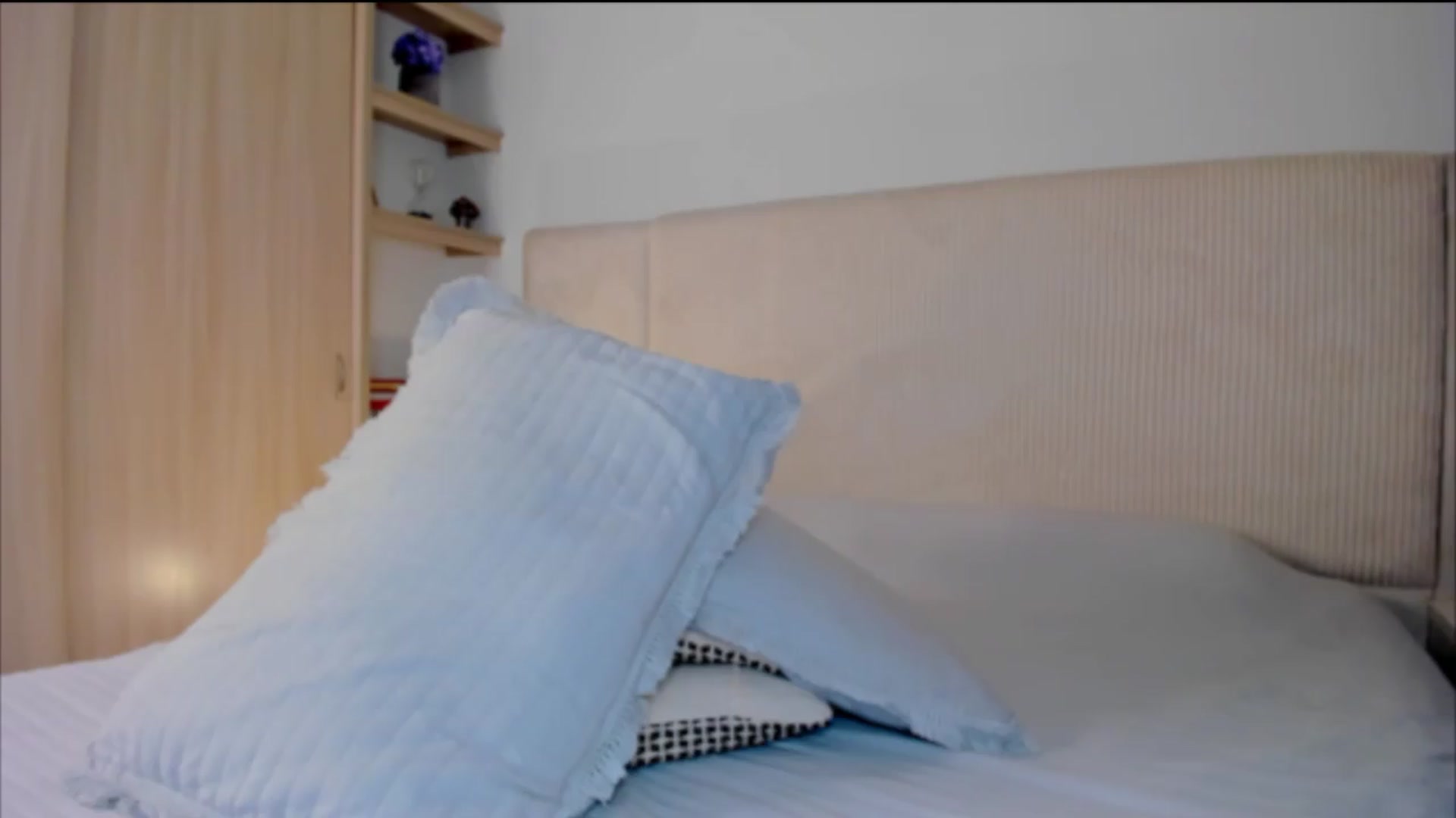 Gallery image thumbnail from Melany_parker's myfreecams stream on, 08/25/2026, 02:21 image 17 of 20