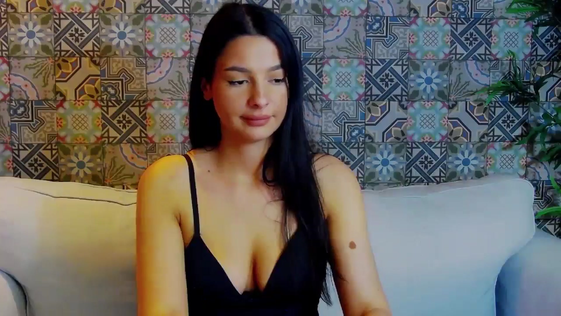 Gallery image thumbnail from MeliMelody's myfreecams stream on, 05/13/2024, 19:41 image 6 of 20