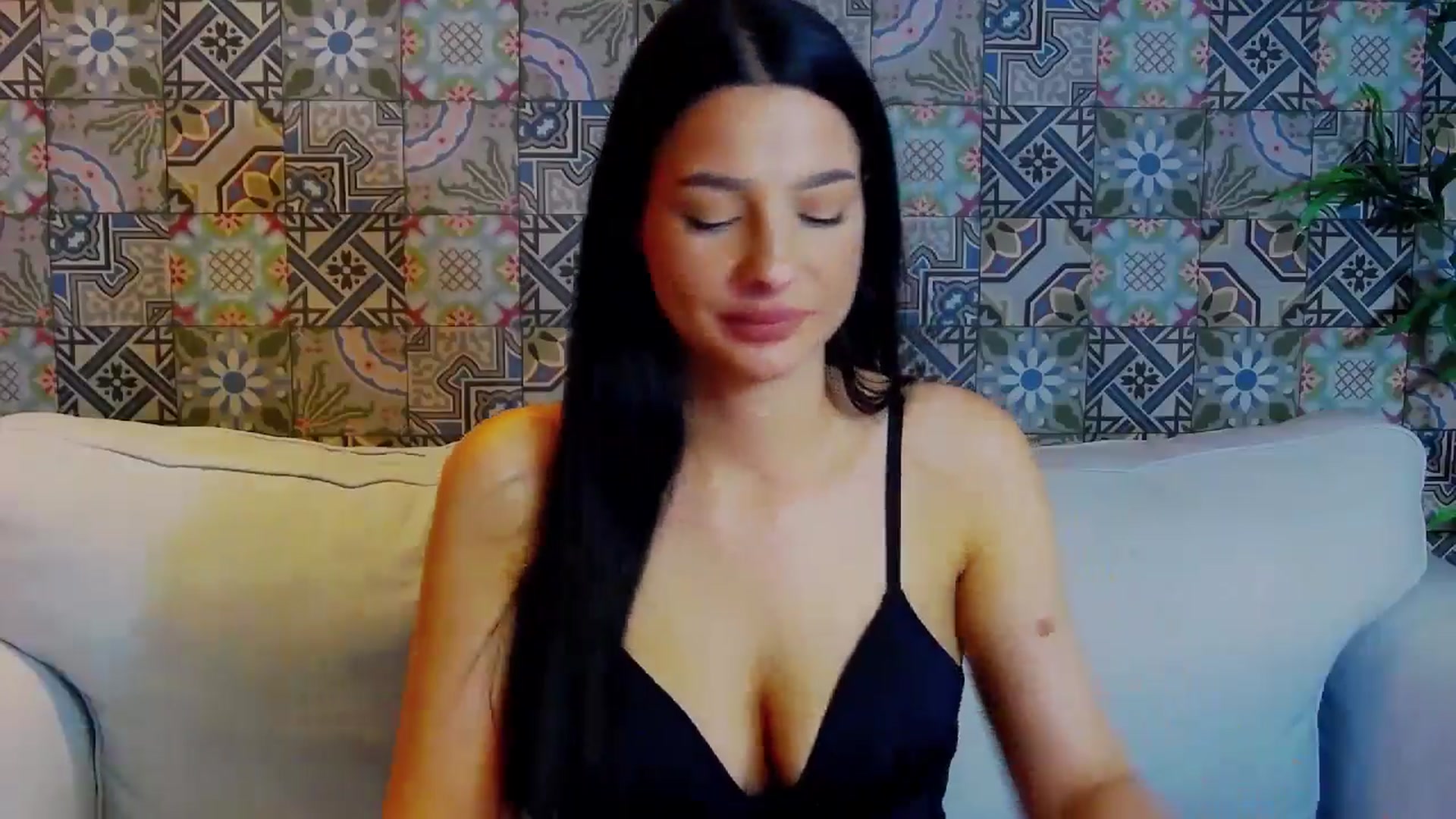 Gallery image thumbnail from MeliMelody's myfreecams stream on, 05/13/2024, 19:41 image 12 of 20