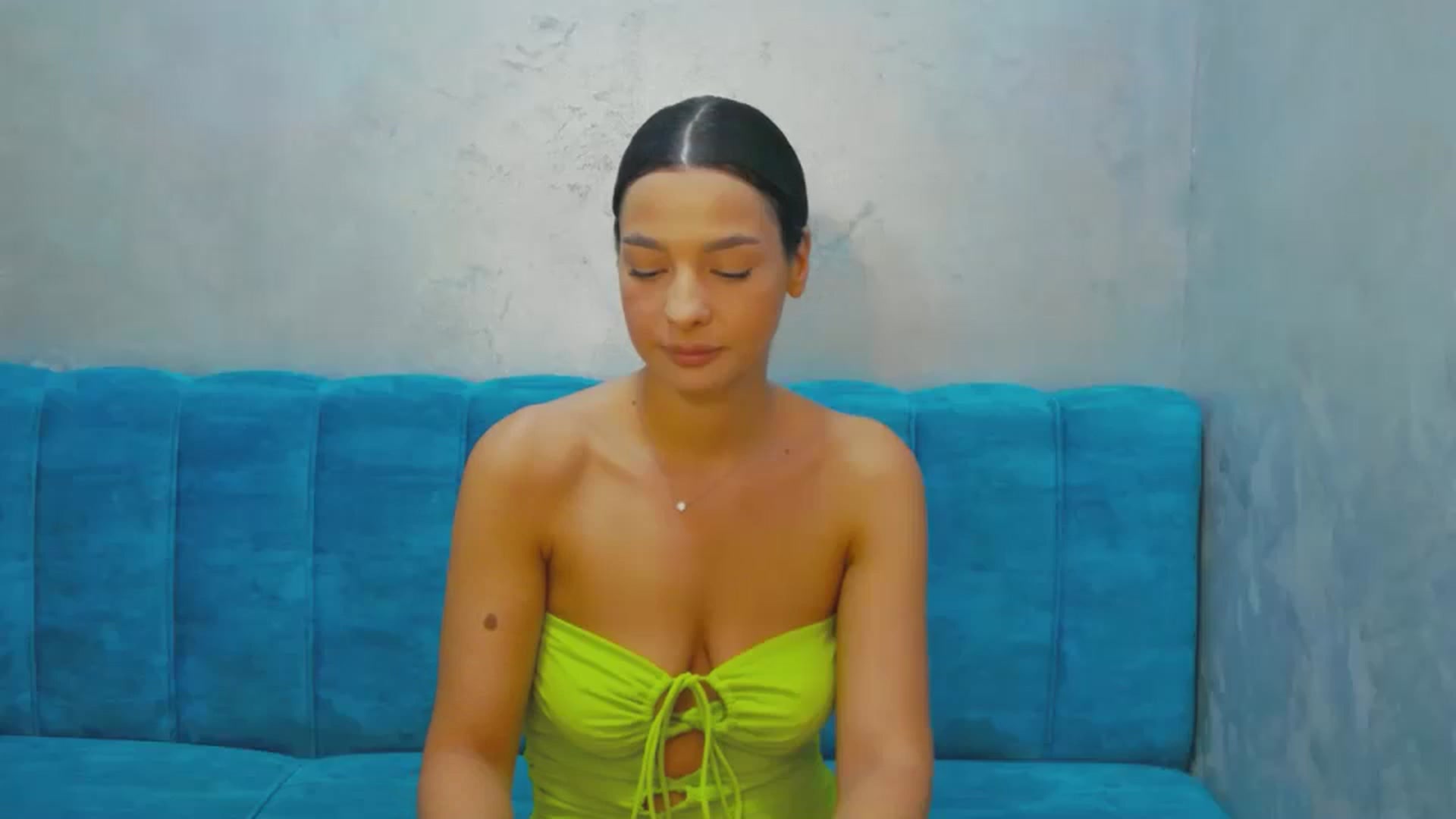 Gallery image thumbnail from MeliMelody's myfreecams stream on, 08/08/2024, 15:02 image 6 of 20