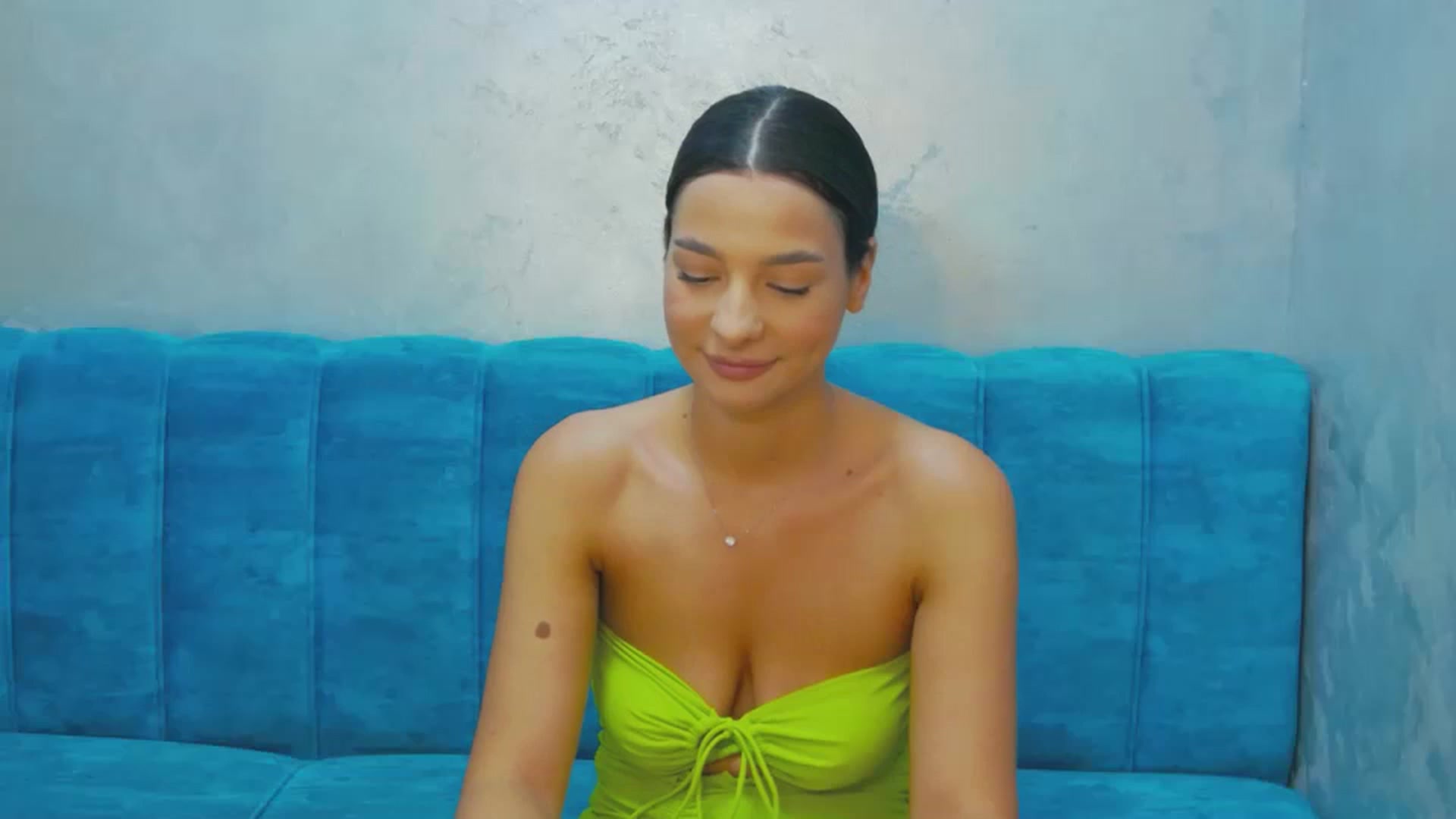 Gallery image thumbnail from MeliMelody's myfreecams stream on, 08/08/2024, 15:02 image 12 of 20