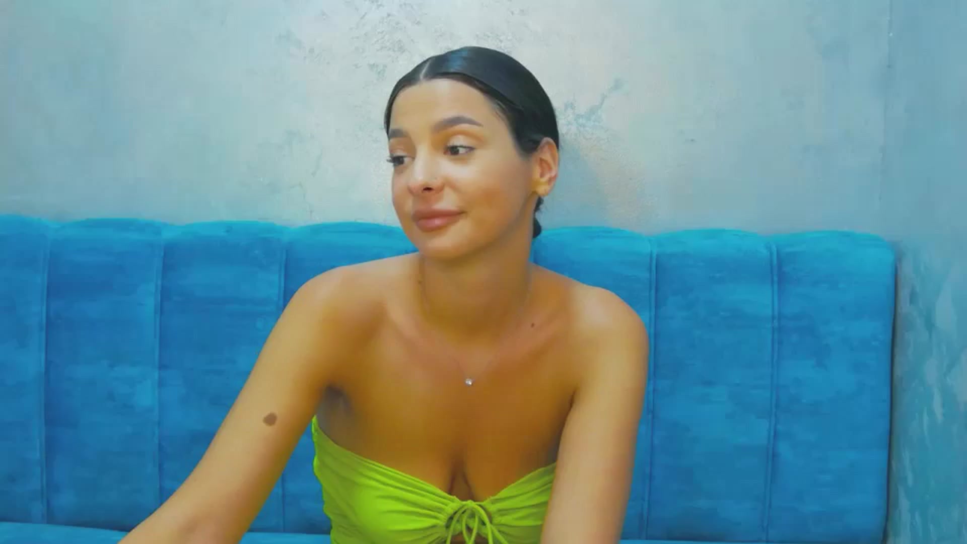 Gallery image thumbnail from MeliMelody's myfreecams stream on, 08/08/2024, 19:05 image 12 of 20