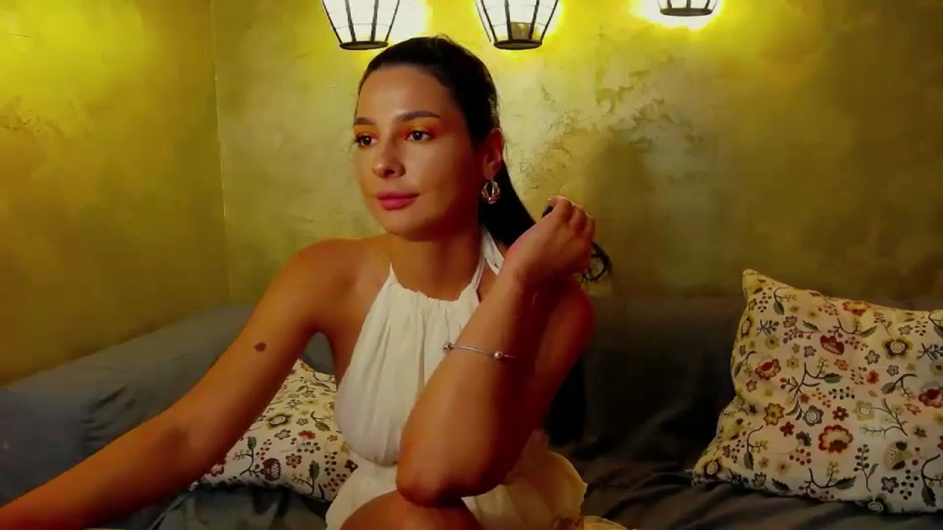 Gallery image thumbnail from MeliMelody's myfreecams stream on, 08/16/2024, 15:22 image 3 of 20