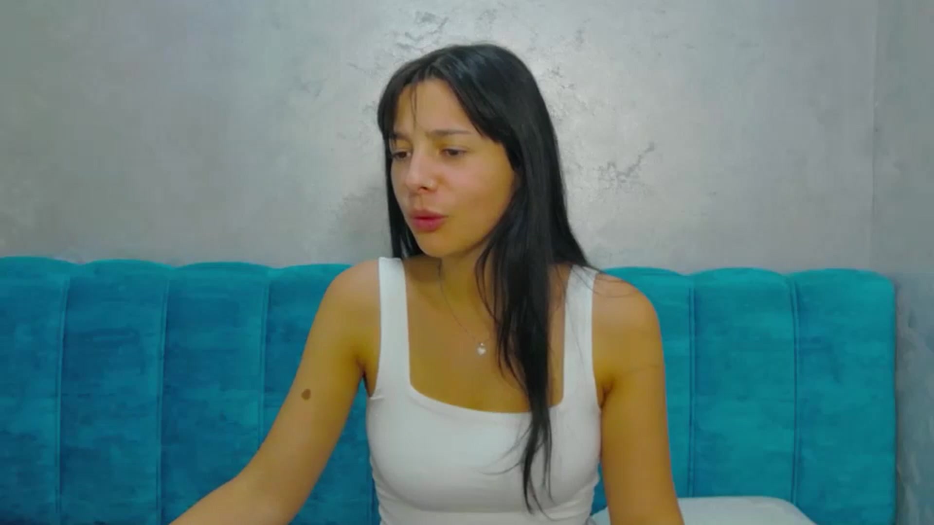 Gallery image thumbnail from MeliMelody's myfreecams stream on, 08/20/2024, 16:25 image 14 of 20