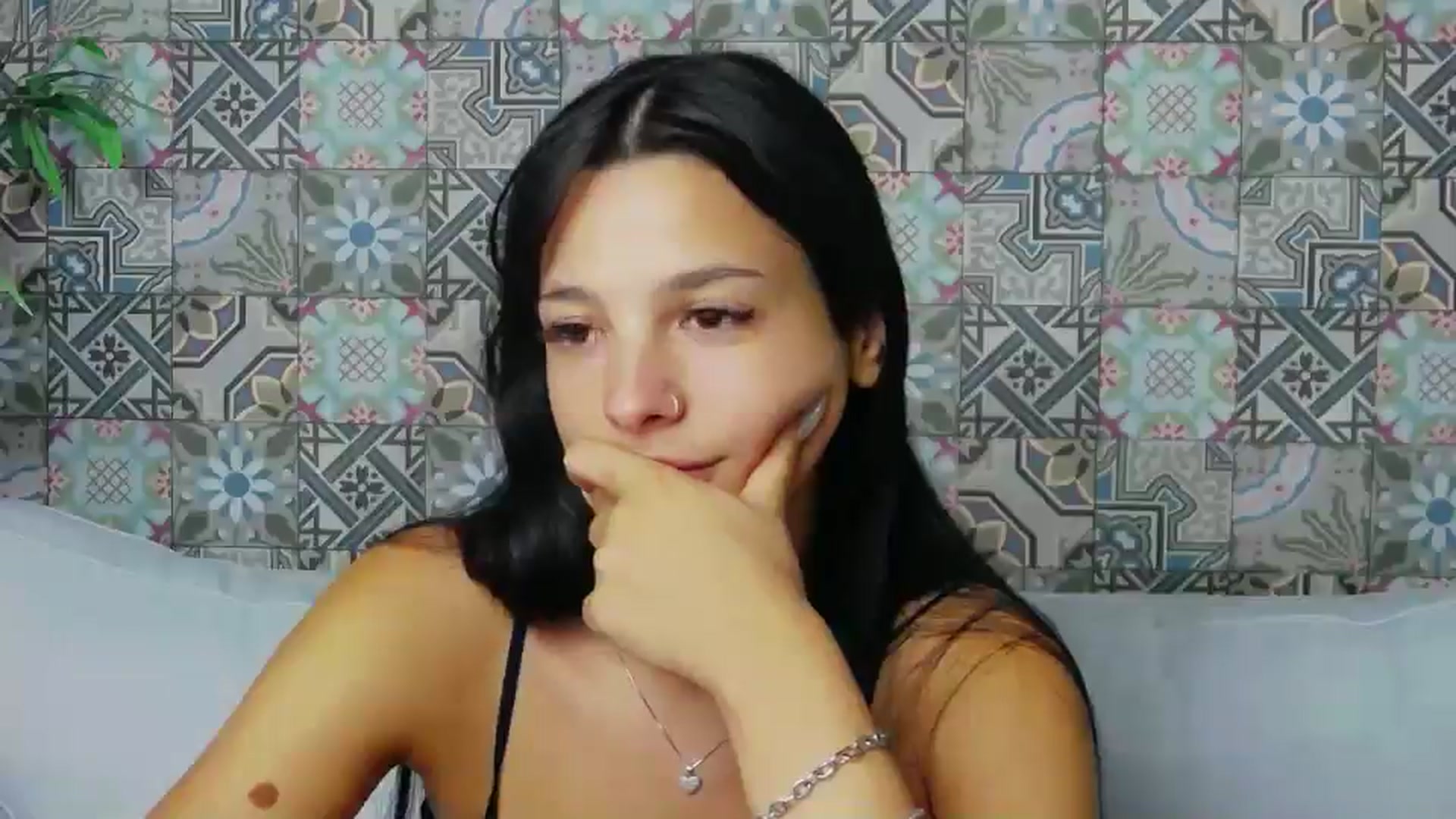 Gallery image thumbnail from MeliMelody's myfreecams stream on, 08/21/2024, 18:31 image 18 of 20