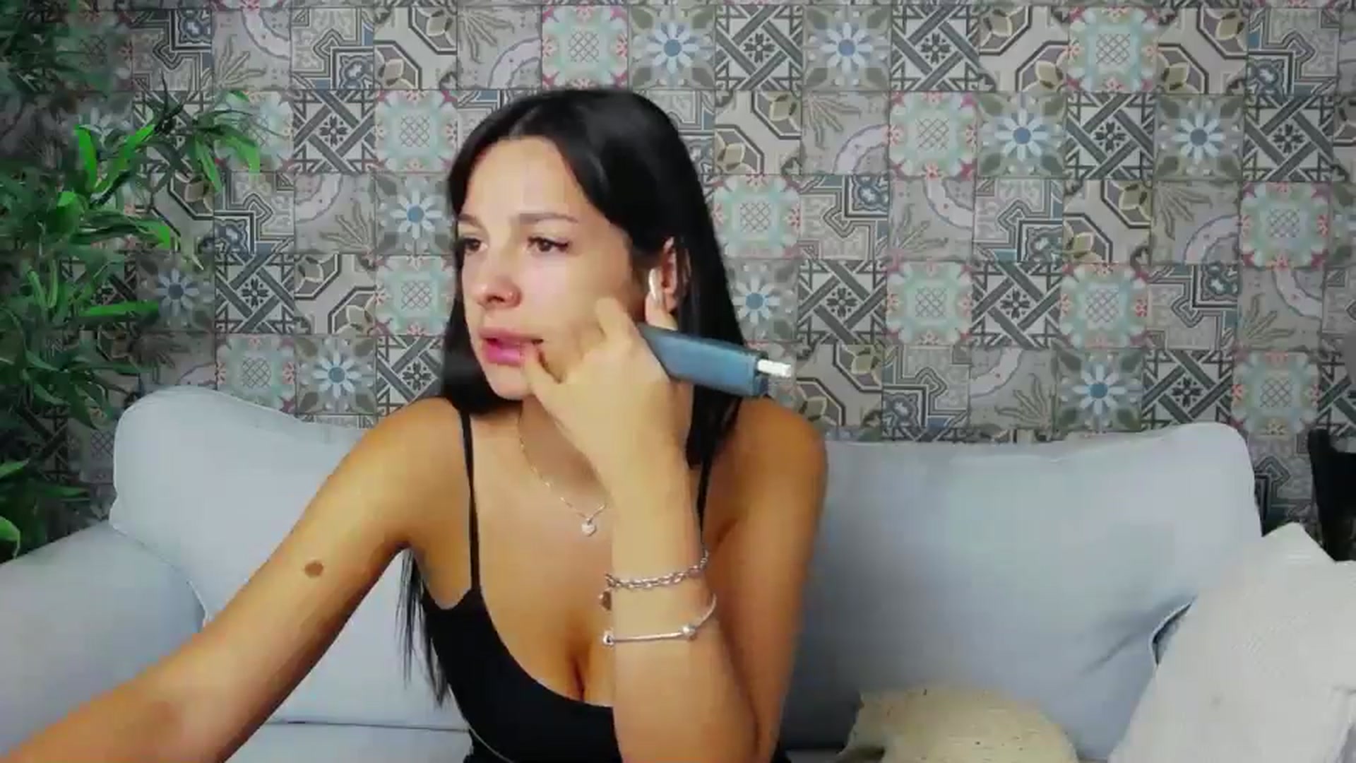 Gallery image thumbnail from MeliMelody's myfreecams stream on, 08/21/2024, 18:31 image 7 of 20