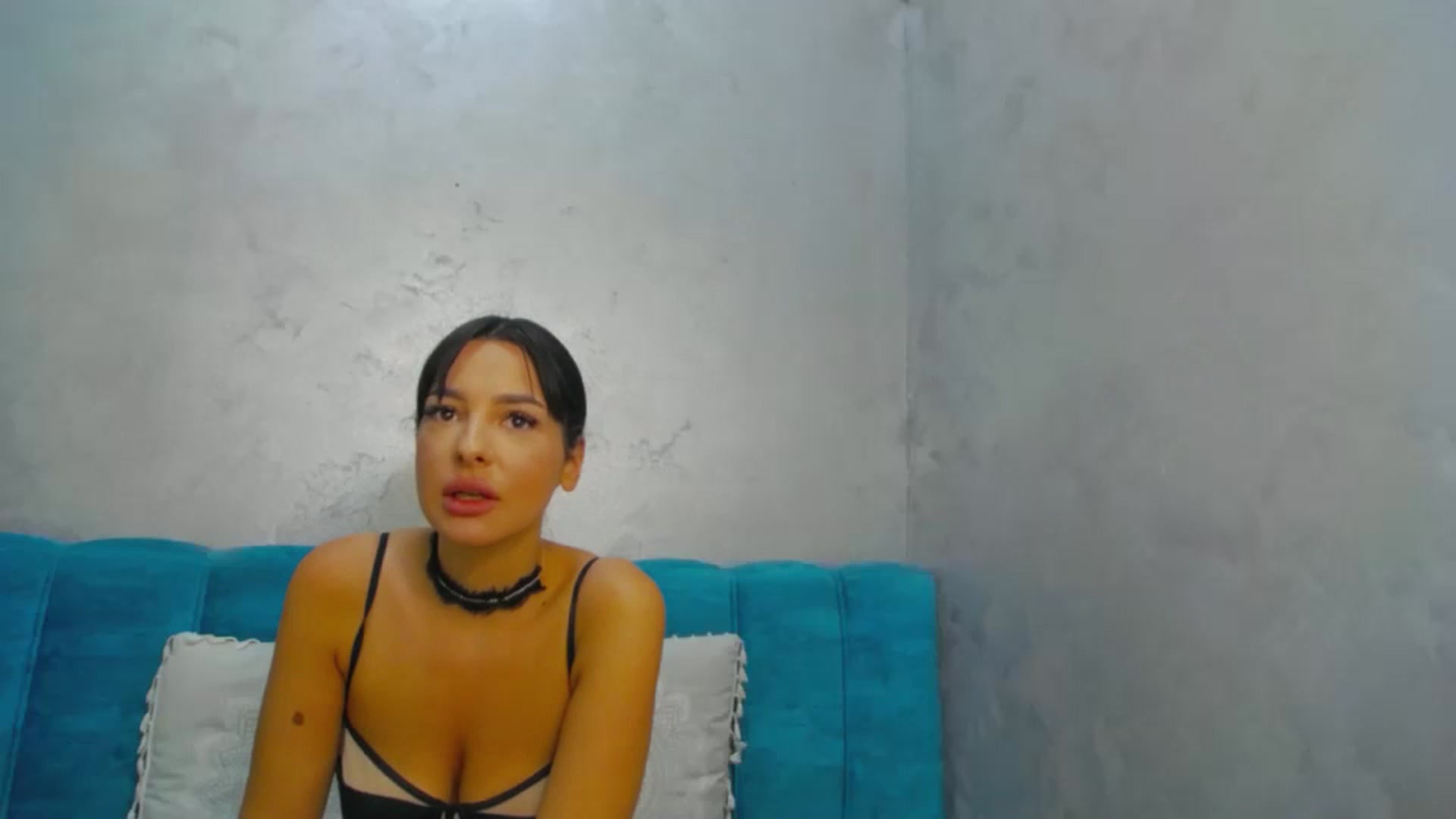 Gallery image thumbnail from MeliMelody's myfreecams stream on, 08/22/2024, 14:30 image 8 of 20