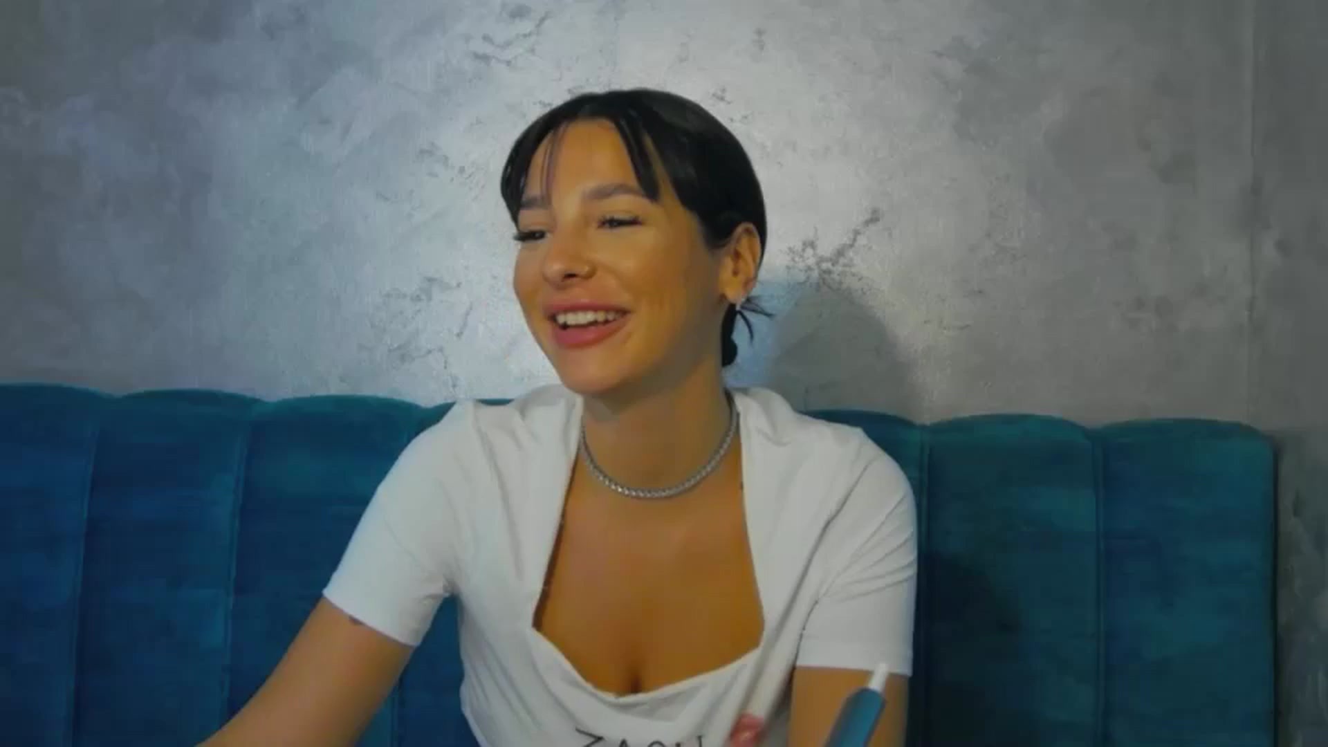 Gallery image thumbnail from MeliMelody's myfreecams stream on, 08/26/2024, 19:03 image 17 of 20