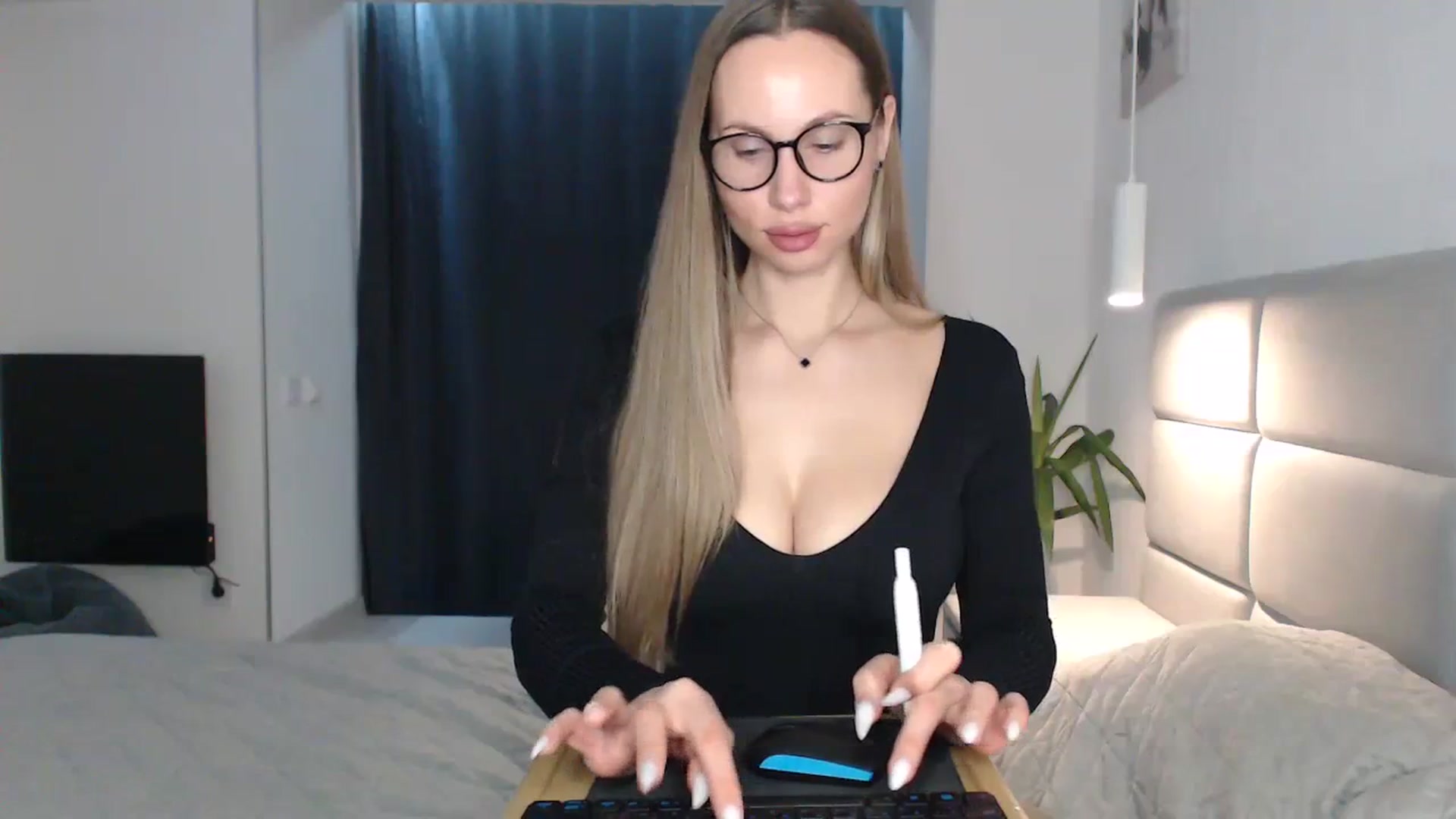 Gallery image thumbnail from Meliisa69's myfreecams stream on, 02/12/2024, 24:42 image 17 of 20