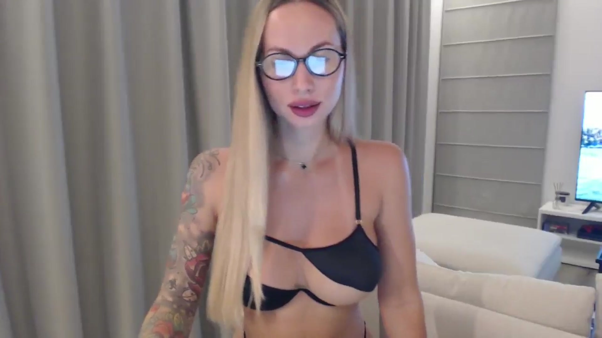 Gallery image thumbnail from Meliisa69's myfreecams stream on, 07/27/2025, 23:56 image 13 of 20