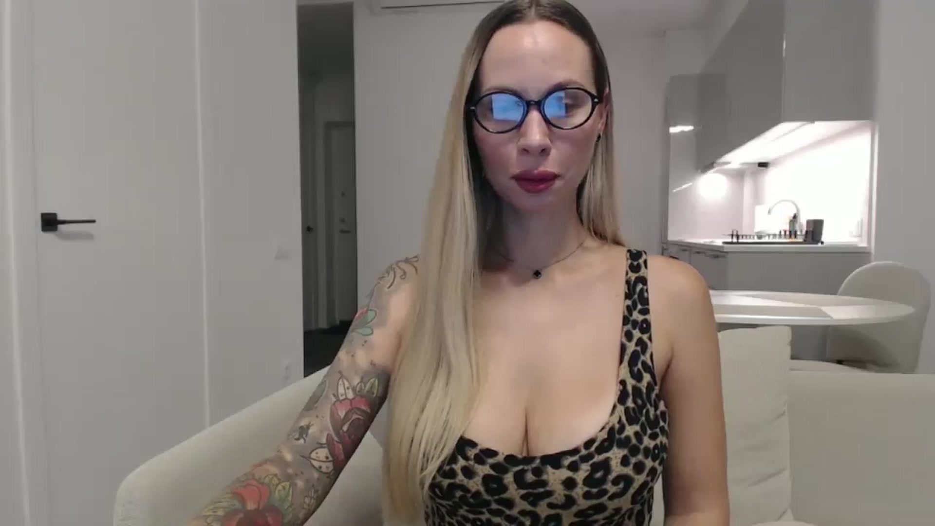 Gallery image thumbnail from Meliisa69's myfreecams stream on, 09/18/2025, 24:01 image 11 of 20