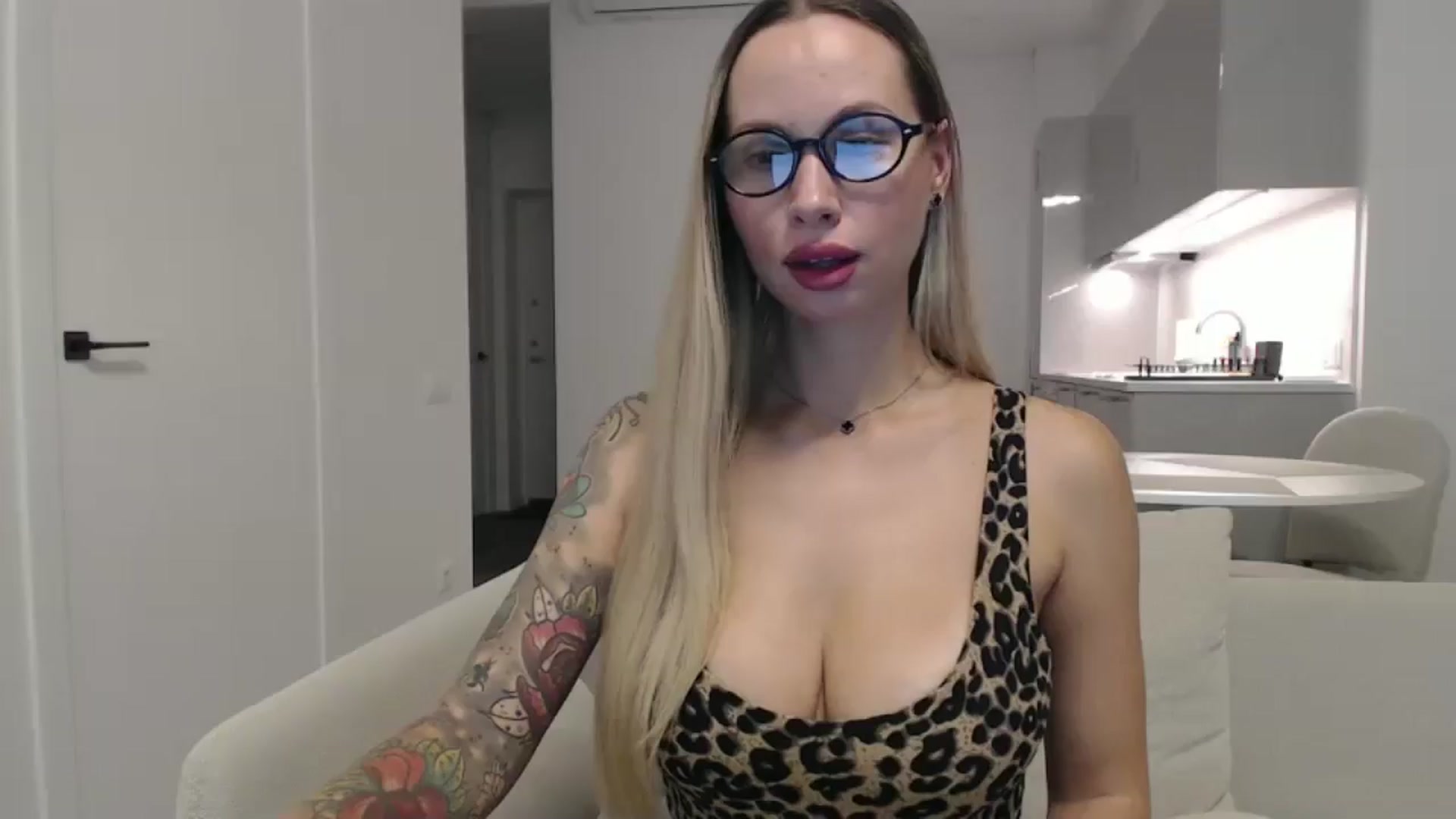 Gallery image thumbnail from Meliisa69's myfreecams stream on, 09/18/2025, 24:01 image 7 of 20