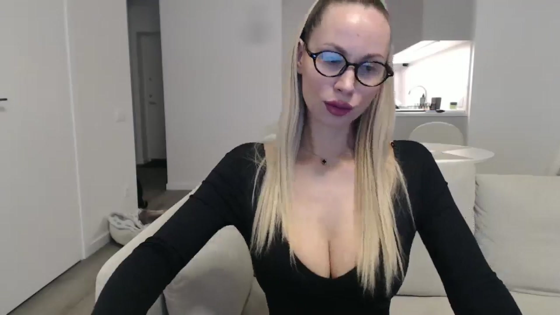 Gallery image thumbnail from Meliisa69's myfreecams stream on, 12/03/2025, 02:07 image 12 of 20