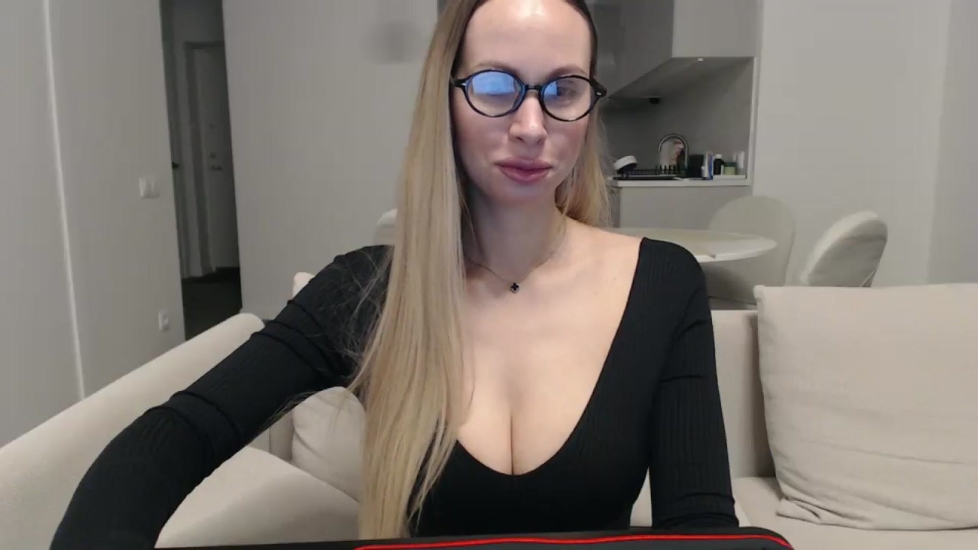 Gallery image thumbnail from Meliisa69's myfreecams stream on, 02/17/2026, 23:56 image 13 of 20