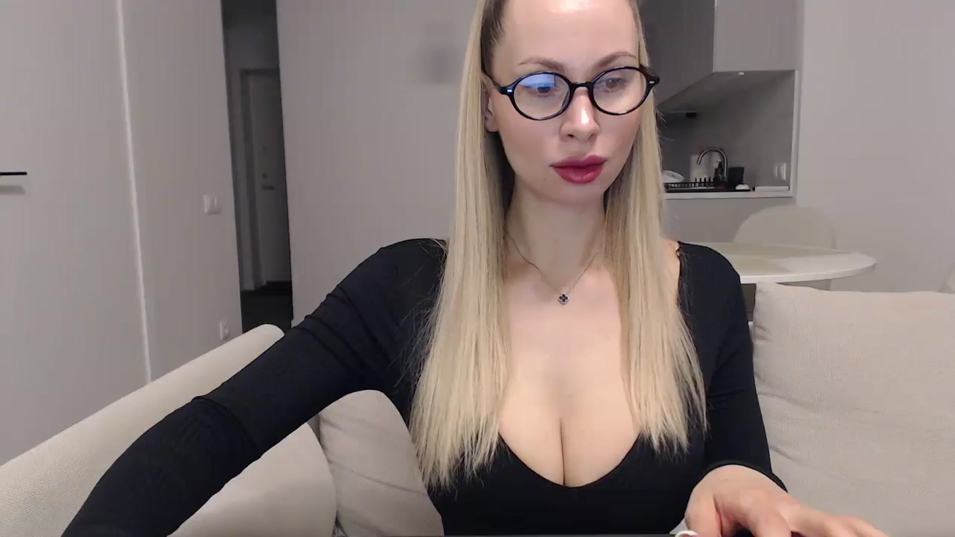 Gallery image thumbnail from Meliisa69's myfreecams stream on, 03/10/2026, 01:38 image 16 of 20