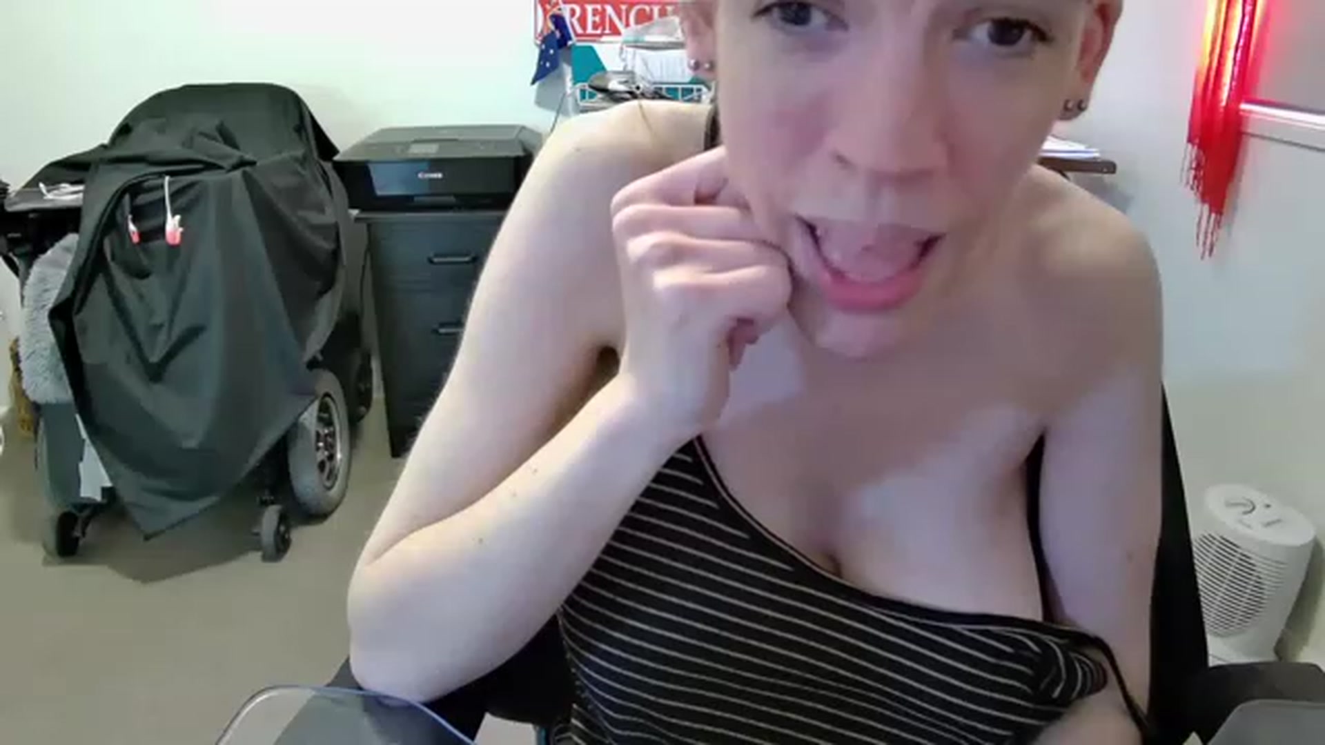 Gallery image thumbnail from MelinahViking's myfreecams stream on, 04/25/2023, 02:39 image 11 of 20