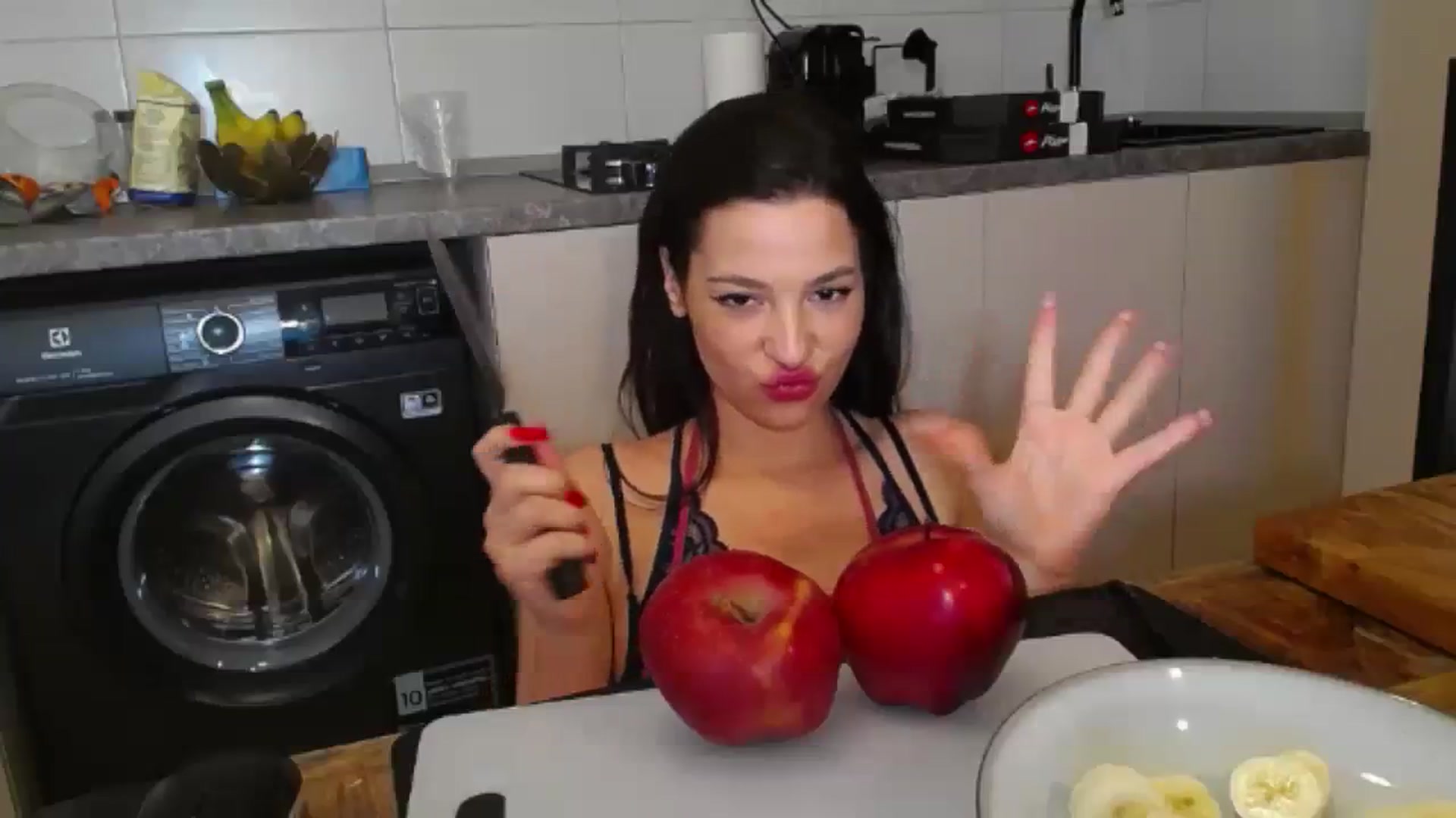 Gallery image thumbnail from MelindaBaby's myfreecams stream on, 10/13/2023, 21:05 image 16 of 20