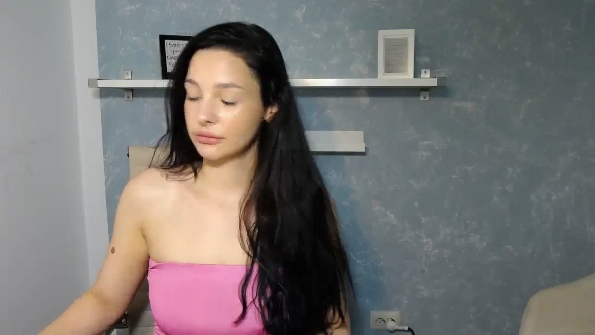 Gallery image thumbnail from MelindaBaby's myfreecams stream on, 10/16/2023, 17:56 image 17 of 20