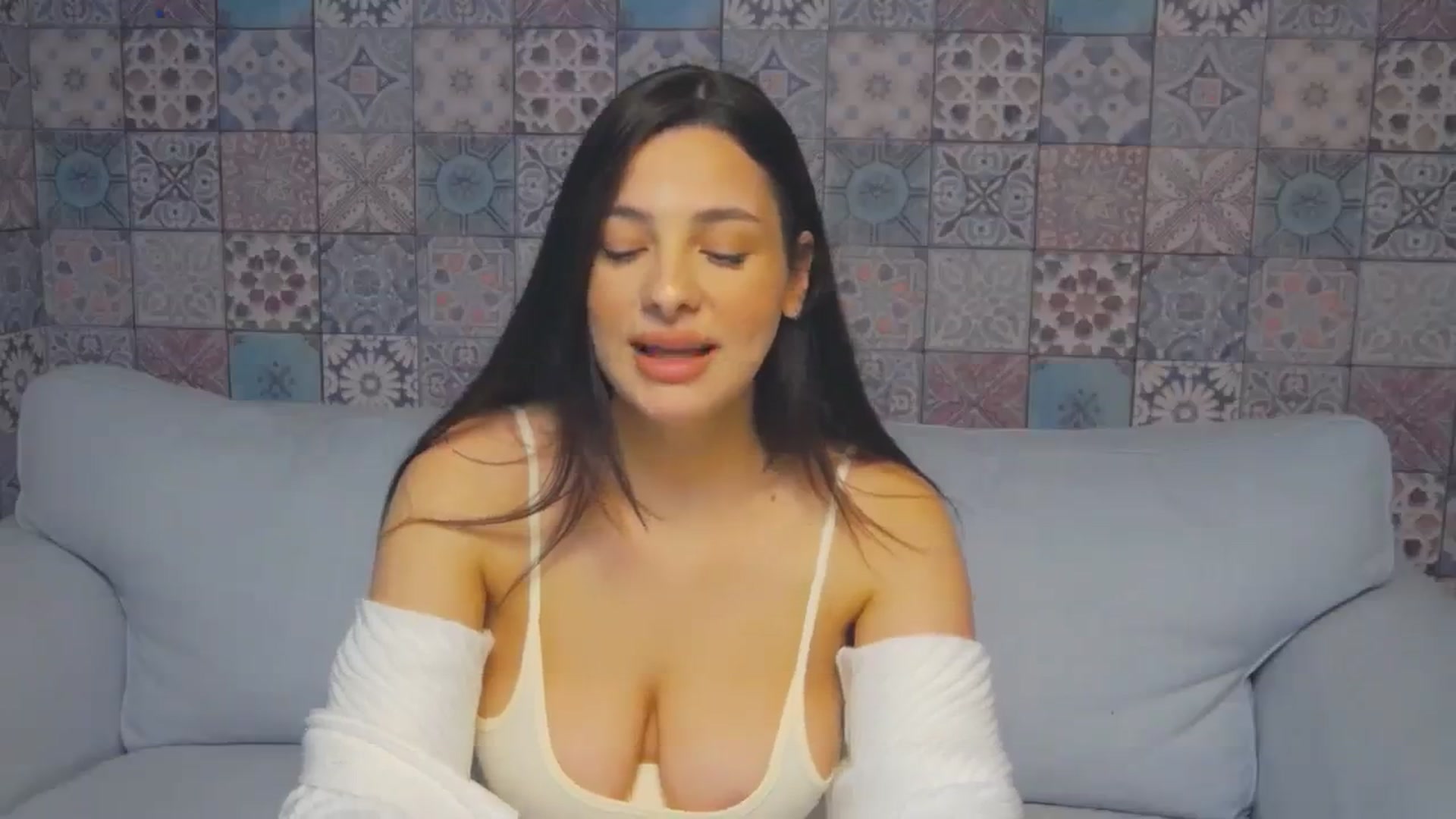 Gallery image thumbnail from MelindaBaby's myfreecams stream on, 12/04/2023, 16:05 image 8 of 20