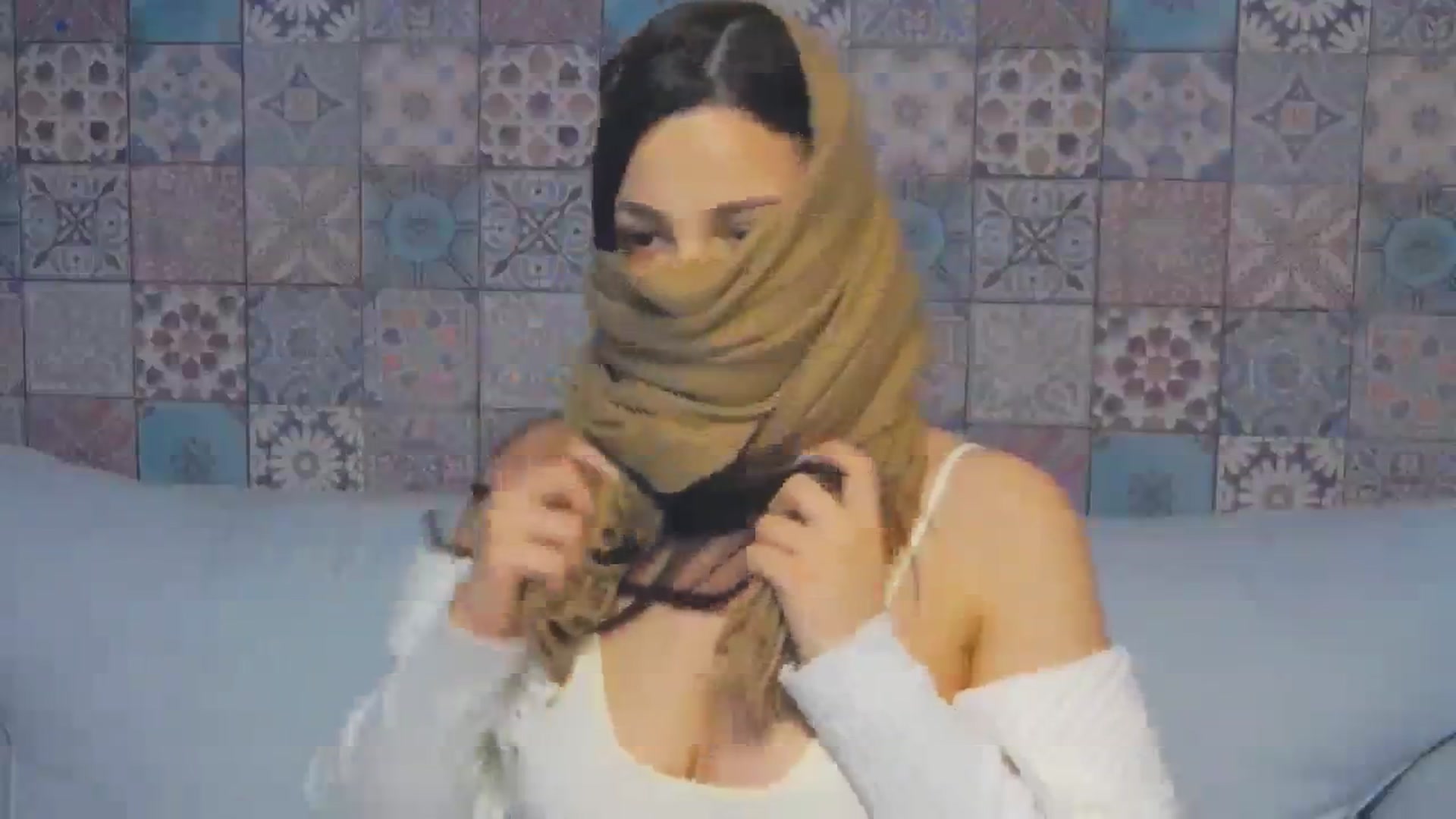 Gallery image thumbnail from MelindaBaby's myfreecams stream on, 12/04/2023, 16:05 image 11 of 20