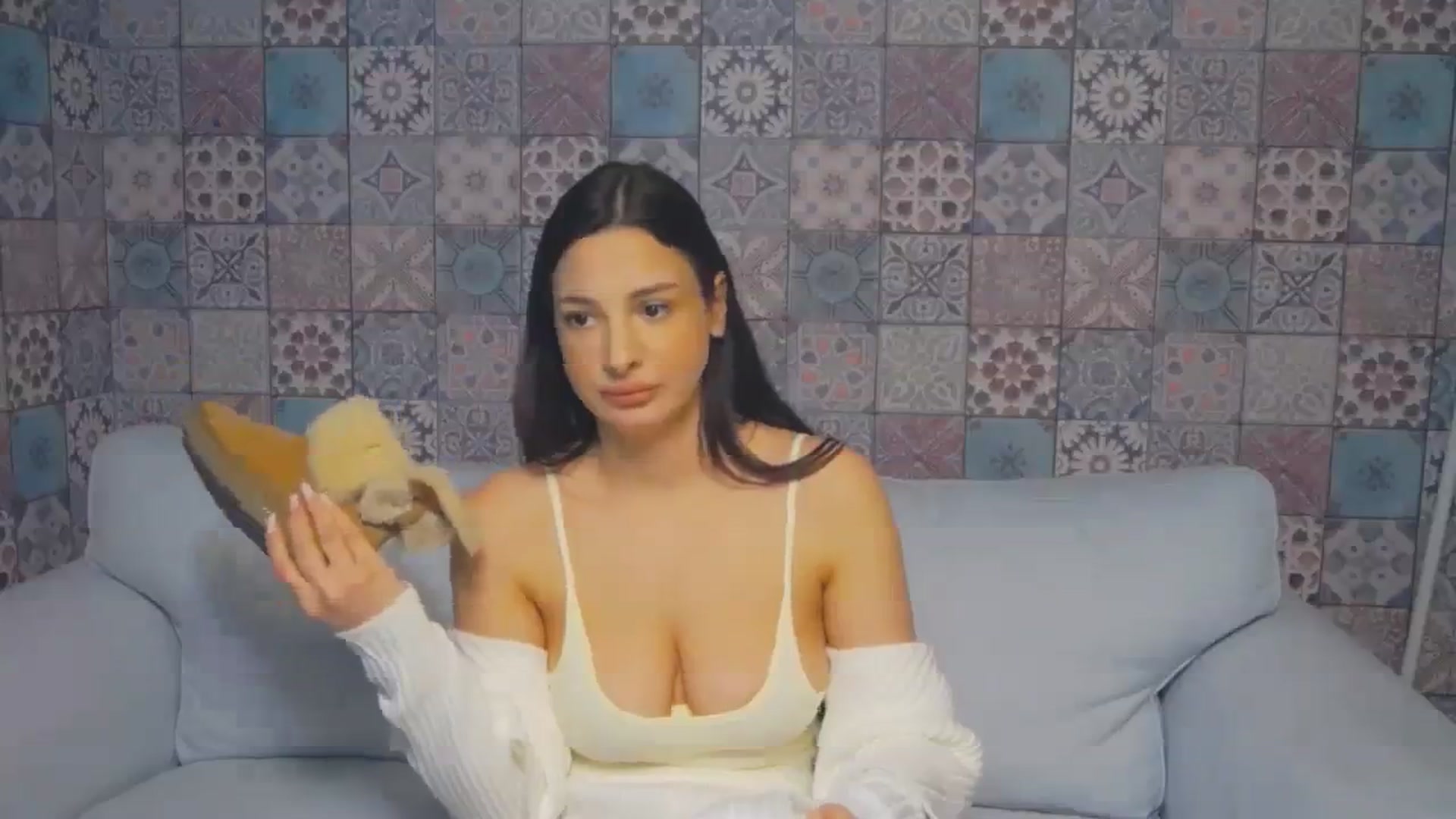 Gallery image thumbnail from MelindaBaby's myfreecams stream on, 12/04/2023, 16:05 image 3 of 20
