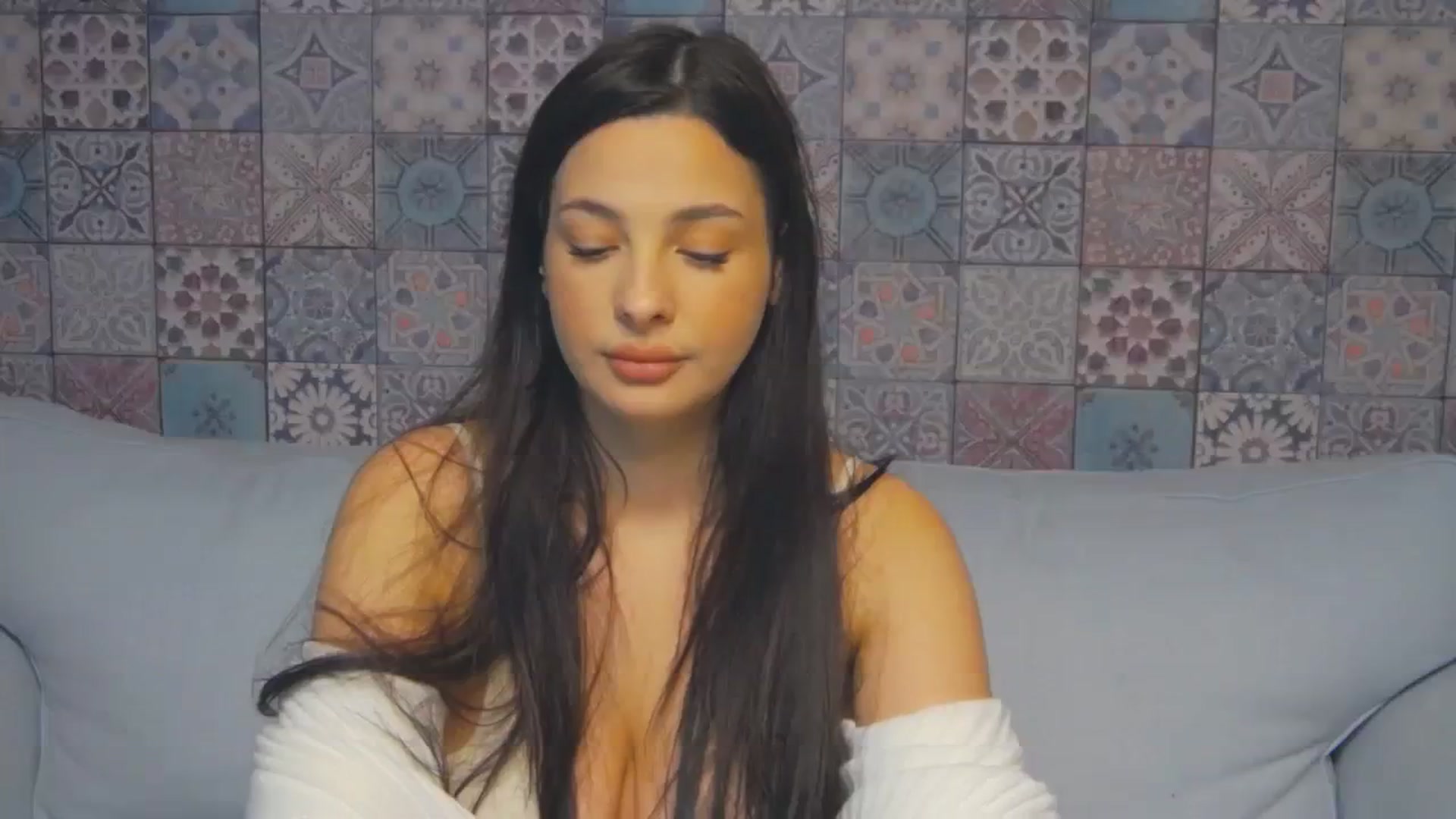 Gallery image thumbnail from MelindaBaby's myfreecams stream on, 12/04/2023, 16:05 image 15 of 20