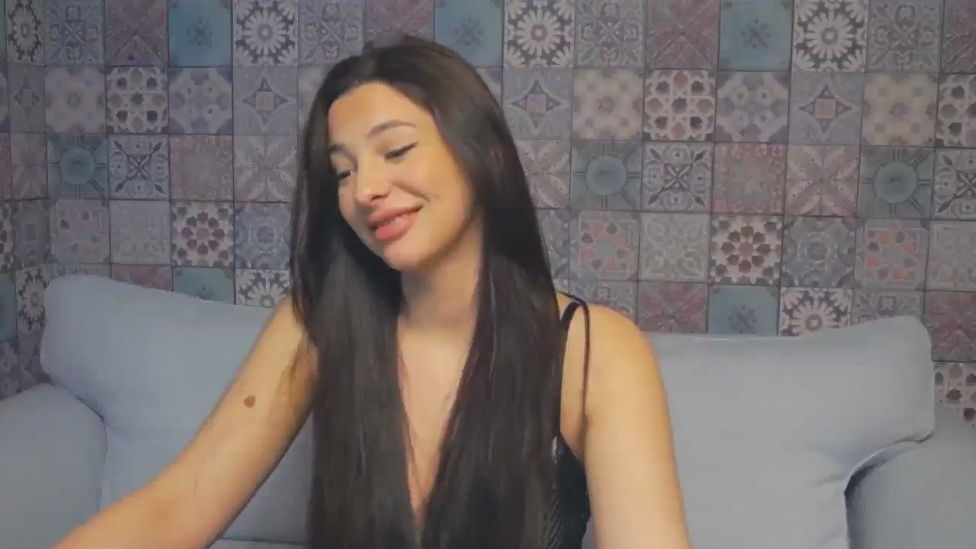 Gallery image thumbnail from MelindaBaby's myfreecams stream on, 12/05/2023, 14:13 image 4 of 20