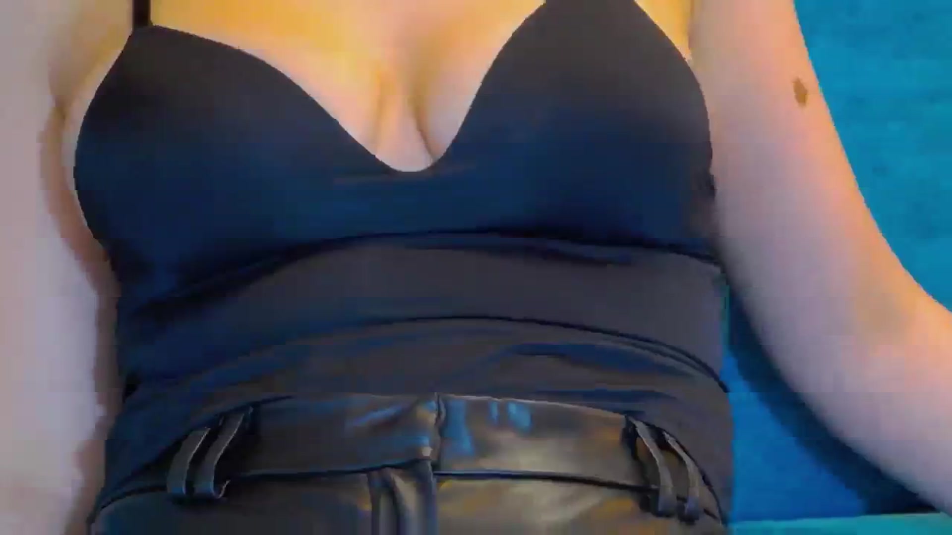 Gallery image thumbnail from MelindaBaby's myfreecams stream on, 12/09/2023, 19:11 image 13 of 20