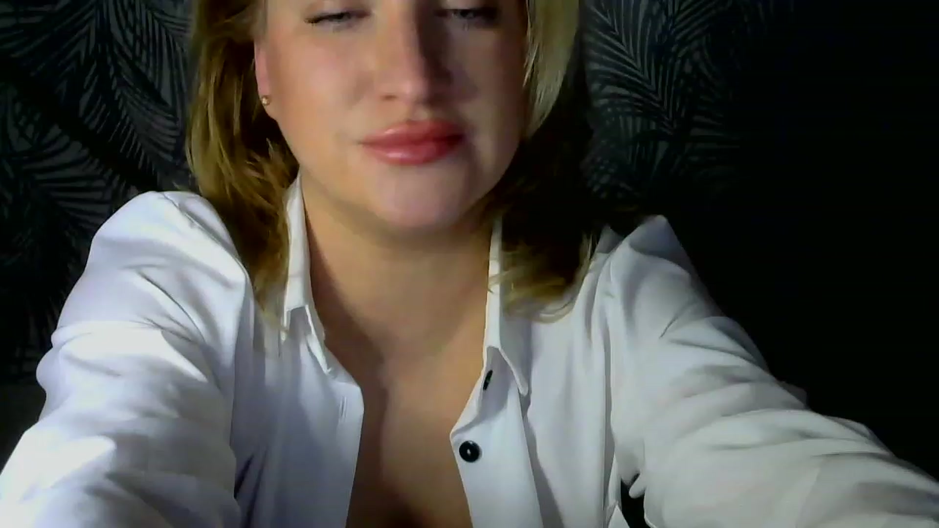 Gallery image thumbnail from Melinda_sweet's myfreecams stream on, 01/18/2023, 20:48 image 7 of 20