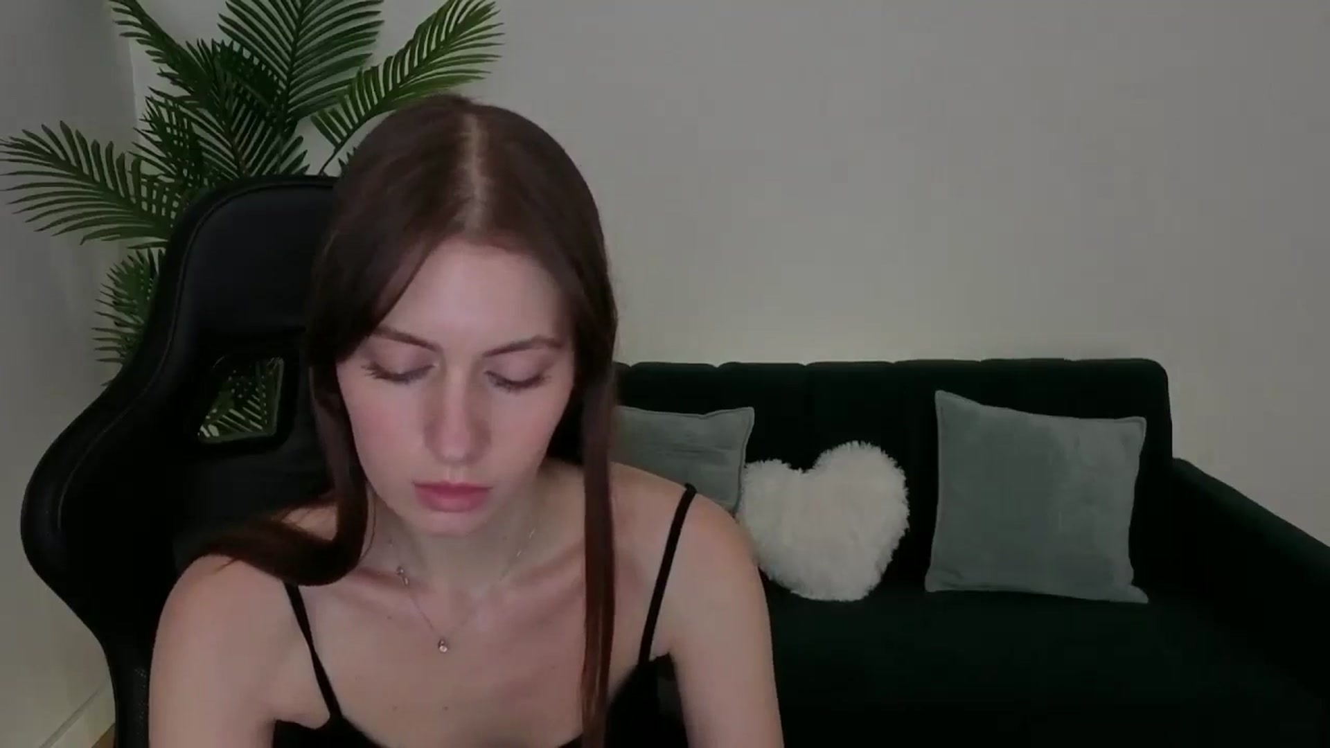 Gallery image thumbnail from Meliora's myfreecams stream on, 12/08/2025, 18:34 image 8 of 20