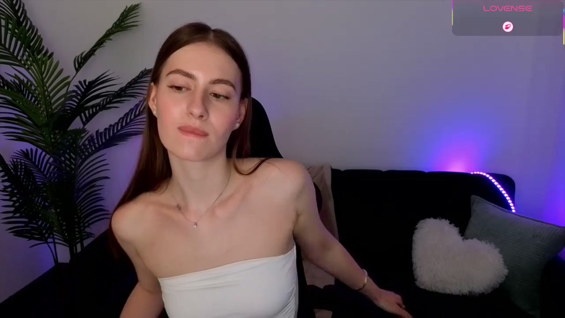 Gallery image thumbnail from Meliora's myfreecams stream on, 04/18/2026, 16:12 image 19 of 20