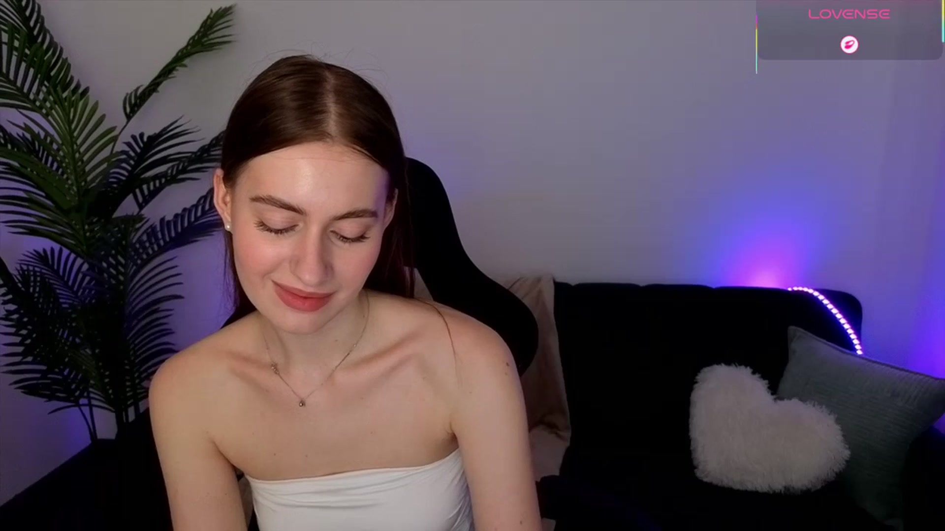 Gallery image thumbnail from Meliora's myfreecams stream on, 04/18/2026, 16:12 image 18 of 20