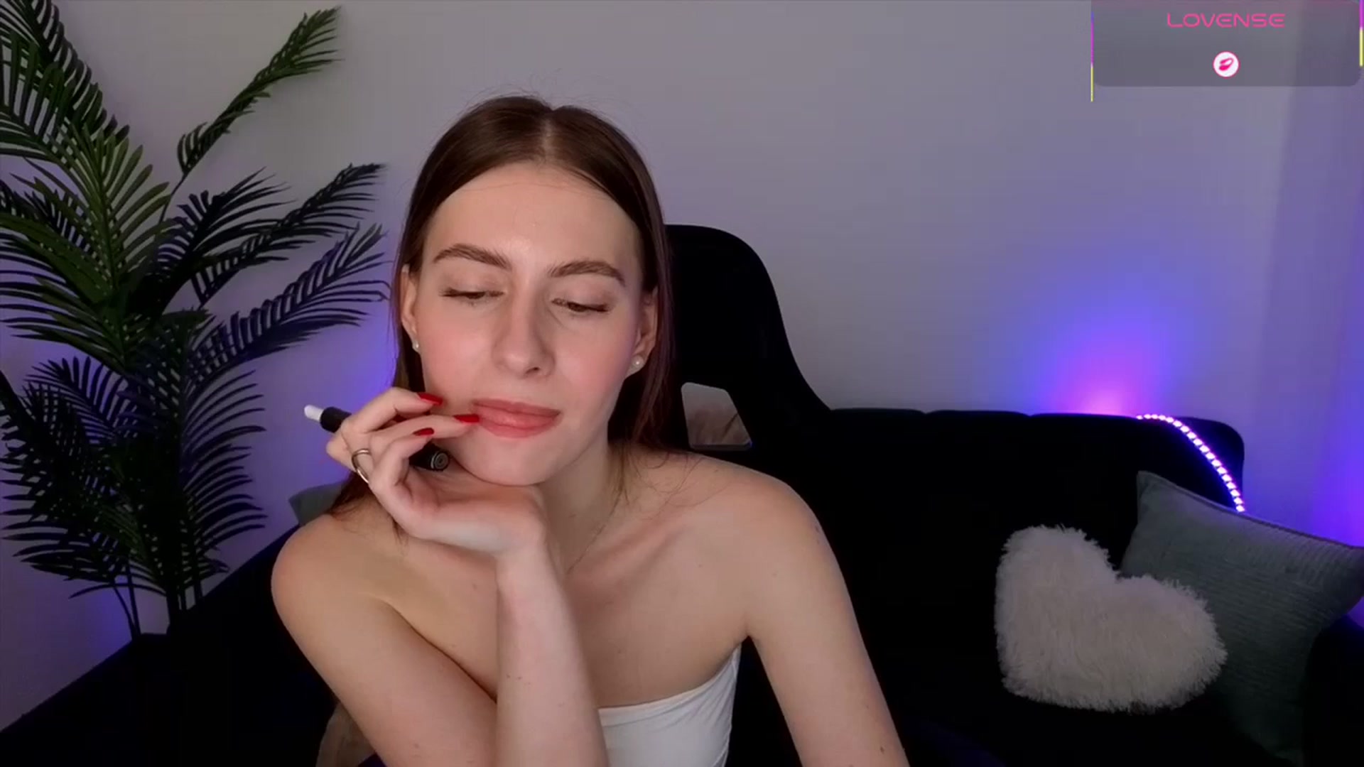 Gallery image thumbnail from Meliora's myfreecams stream on, 04/18/2026, 16:12 image 5 of 20