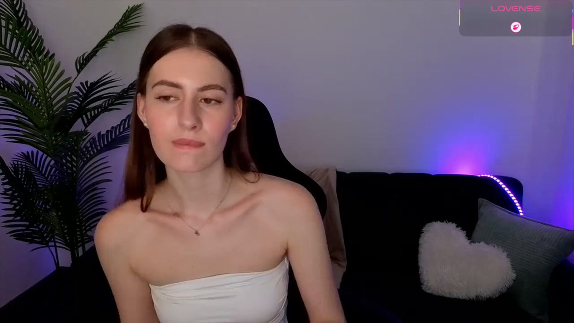 Gallery image thumbnail from Meliora's myfreecams stream on, 04/18/2026, 16:12 image 13 of 20