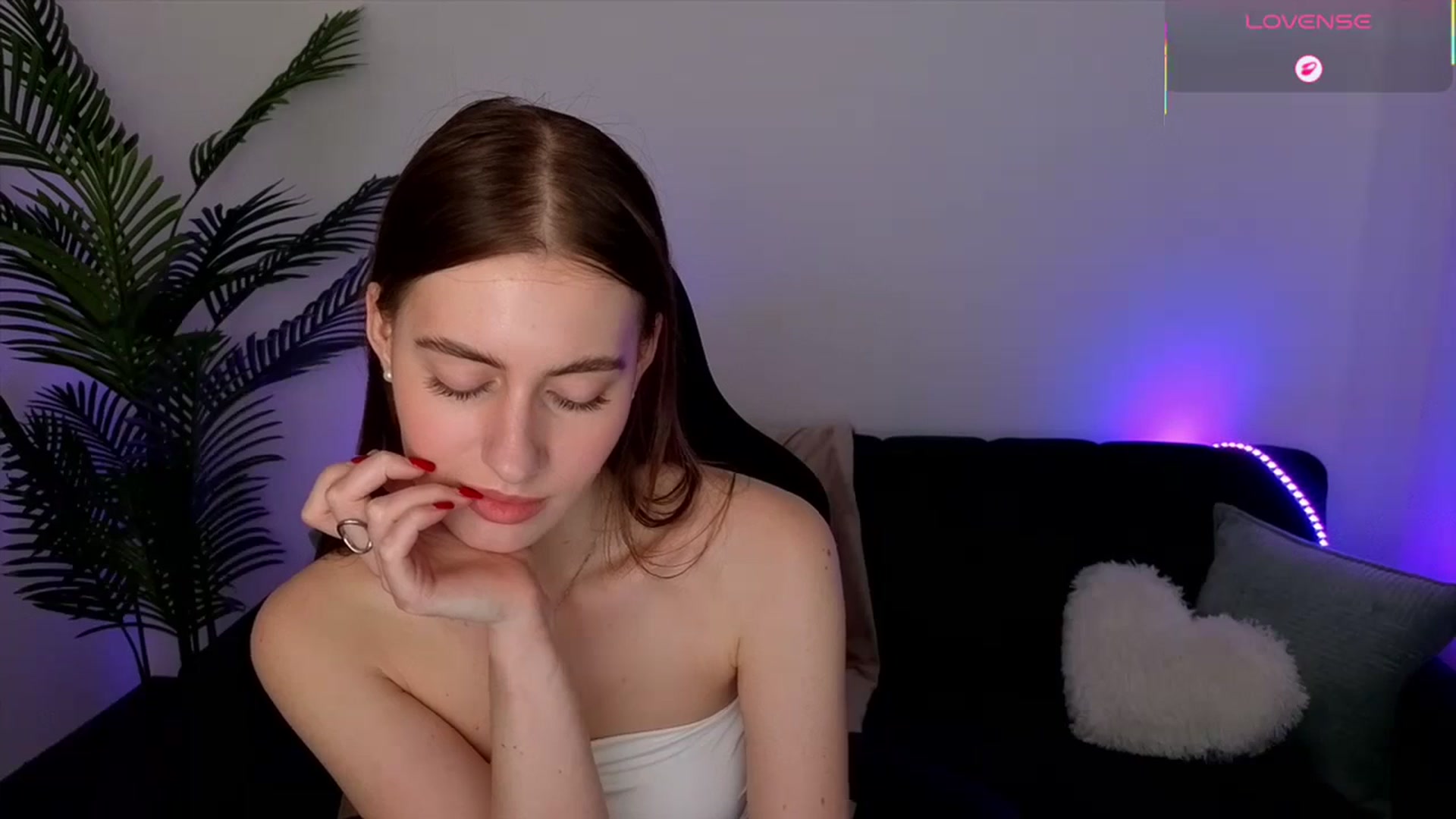 Gallery image thumbnail from Meliora's myfreecams stream on, 04/18/2026, 16:12 image 16 of 20