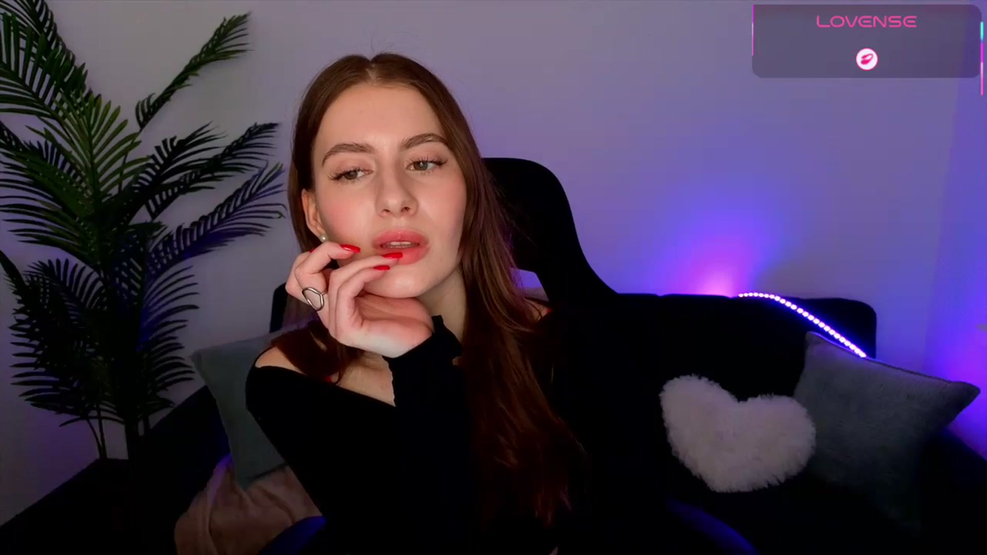 Gallery image thumbnail from Meliora's myfreecams stream on, 04/27/2026, 17:27 image 8 of 20