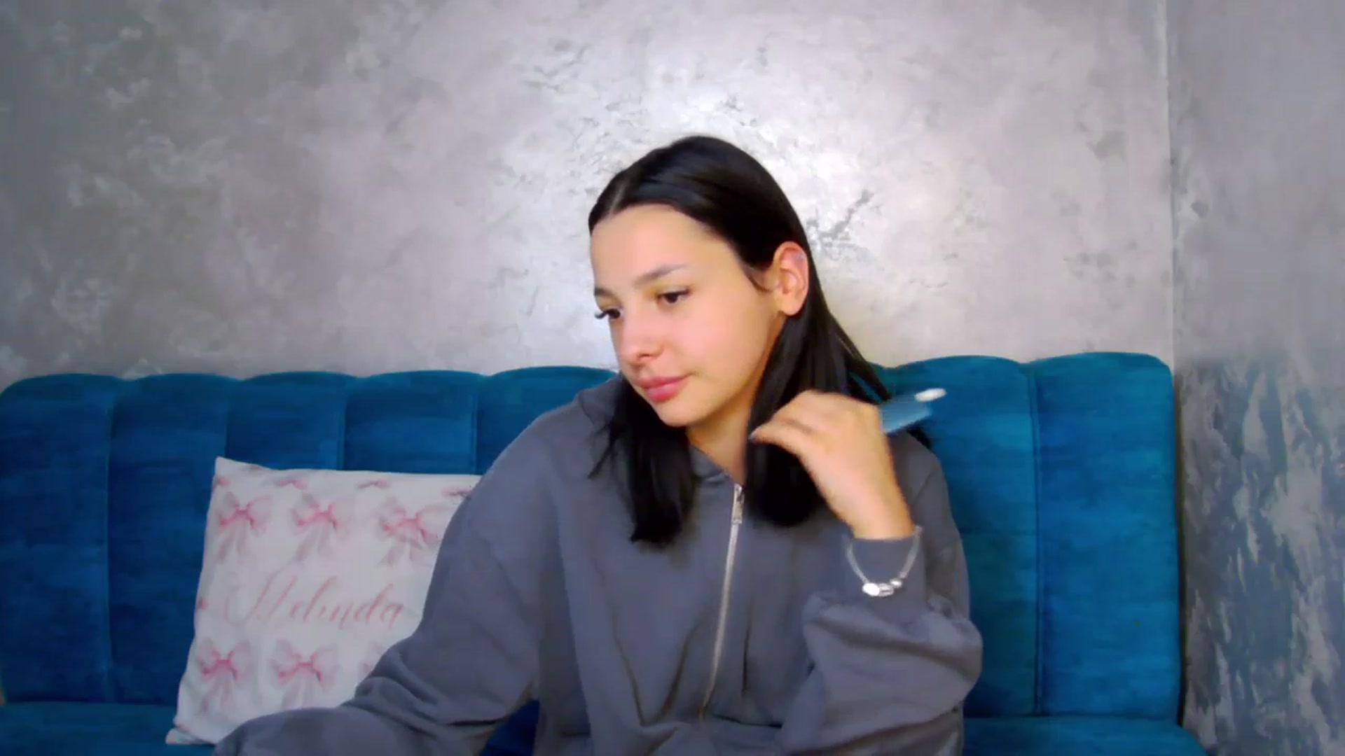 Gallery image thumbnail from MelisRoom's myfreecams stream on, 04/08/2025, 15:09 image 10 of 20