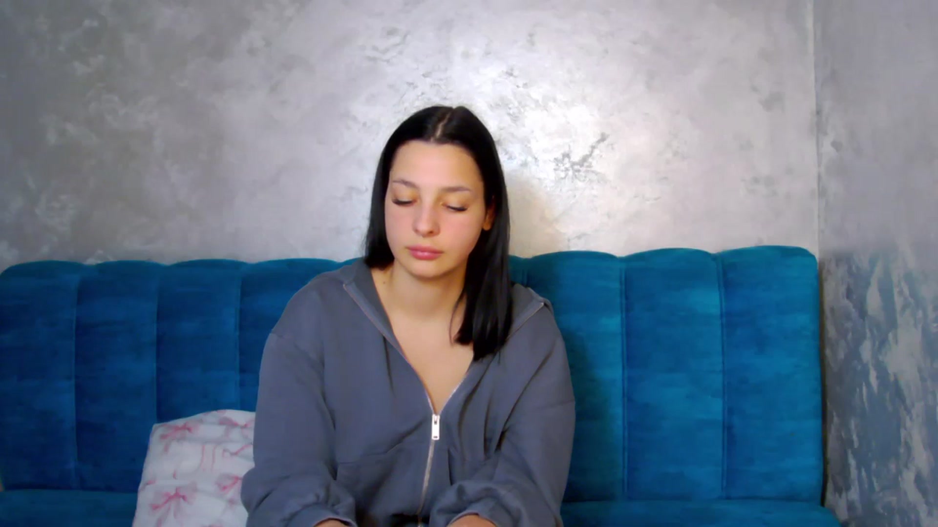 Gallery image thumbnail from MelisRoom's myfreecams stream on, 04/08/2025, 18:35 image 16 of 20
