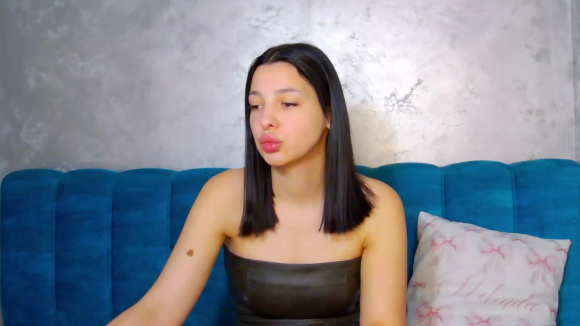 Gallery image thumbnail from MelisRoom's myfreecams stream on, 04/10/2025, 14:47 image 1 of 20