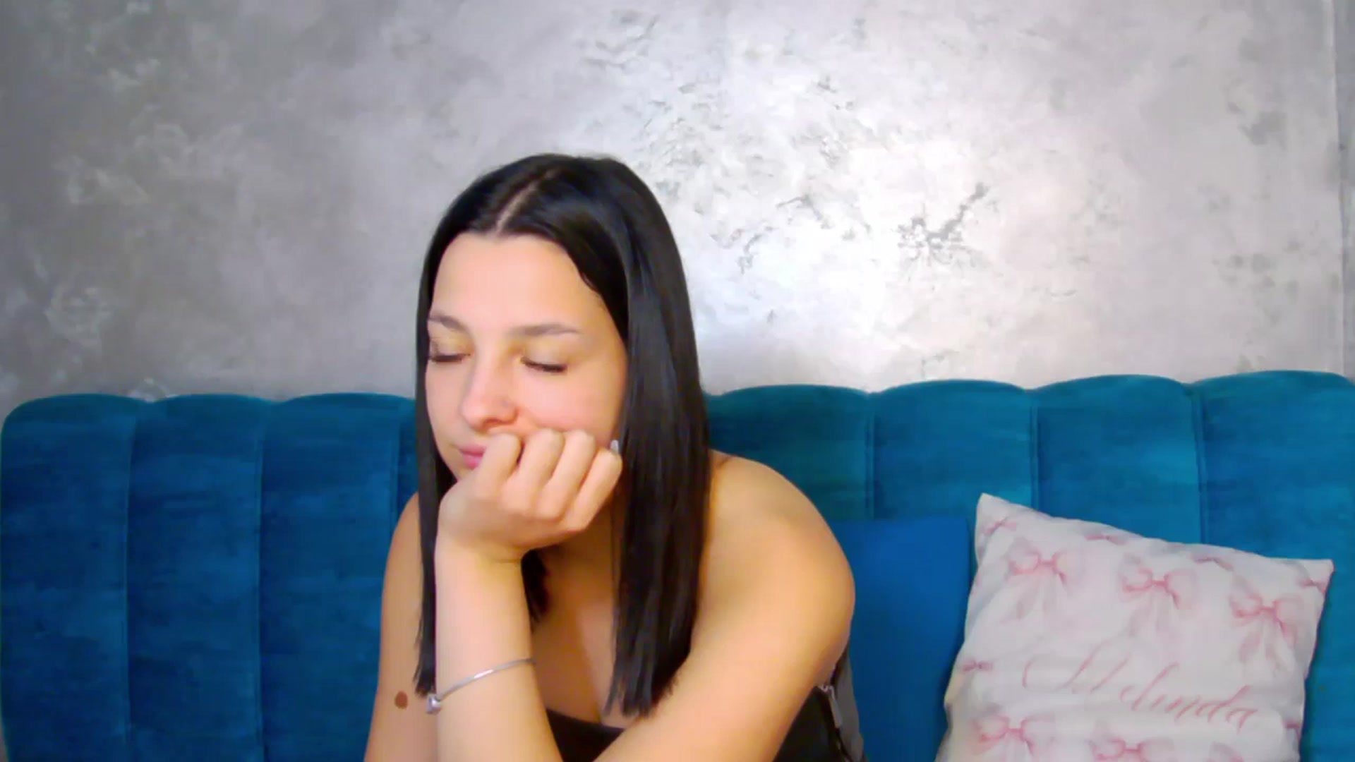 Gallery image thumbnail from MelisRoom's myfreecams stream on, 04/10/2025, 14:47 image 8 of 20