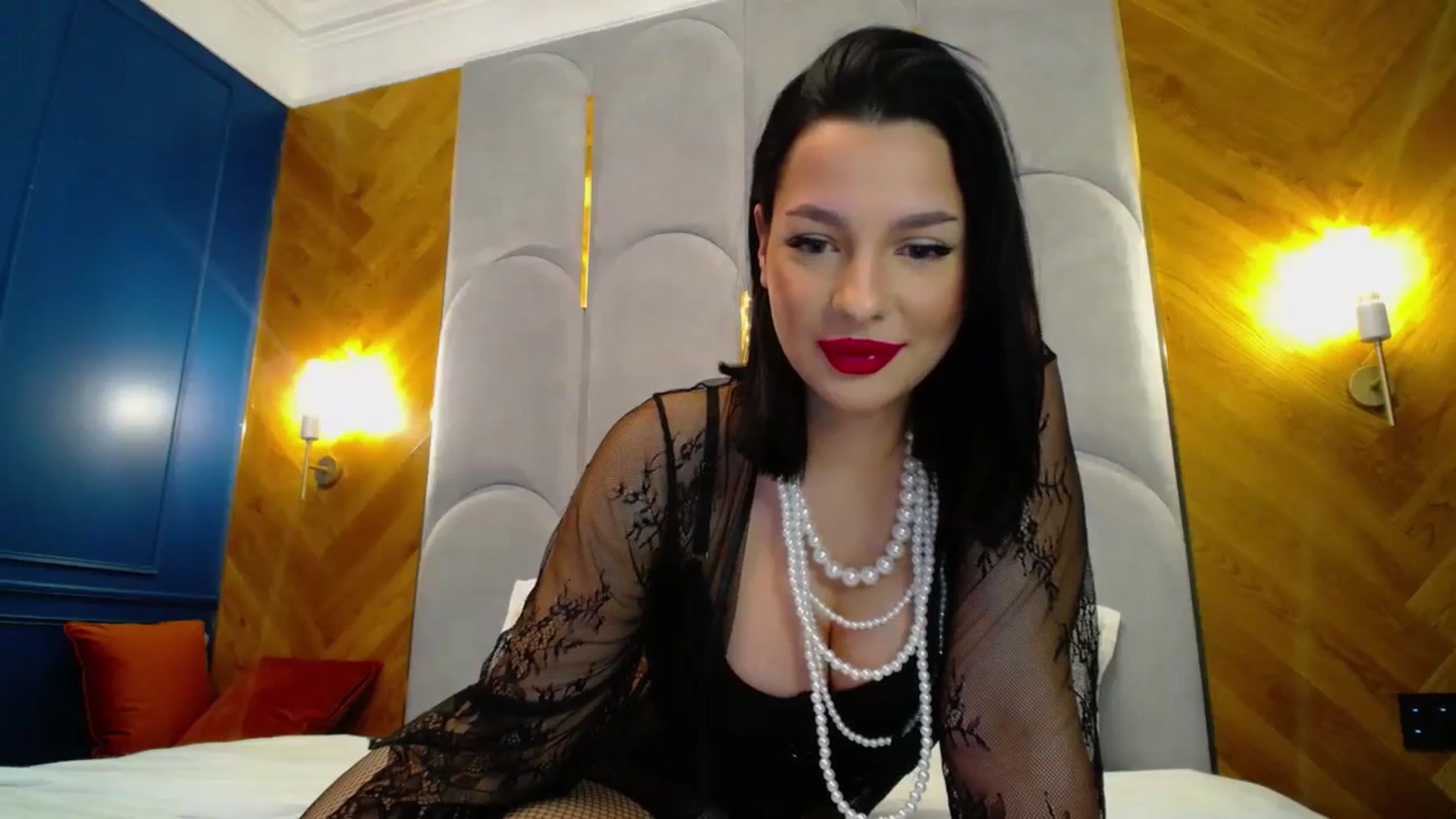 Gallery image thumbnail from MelisRoom's myfreecams stream on, 04/17/2025, 14:07 image 11 of 20