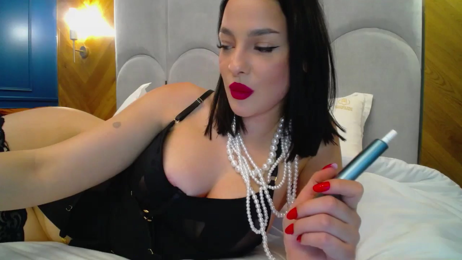 Gallery image thumbnail from MelisRoom's myfreecams stream on, 04/17/2025, 16:22 image 9 of 20