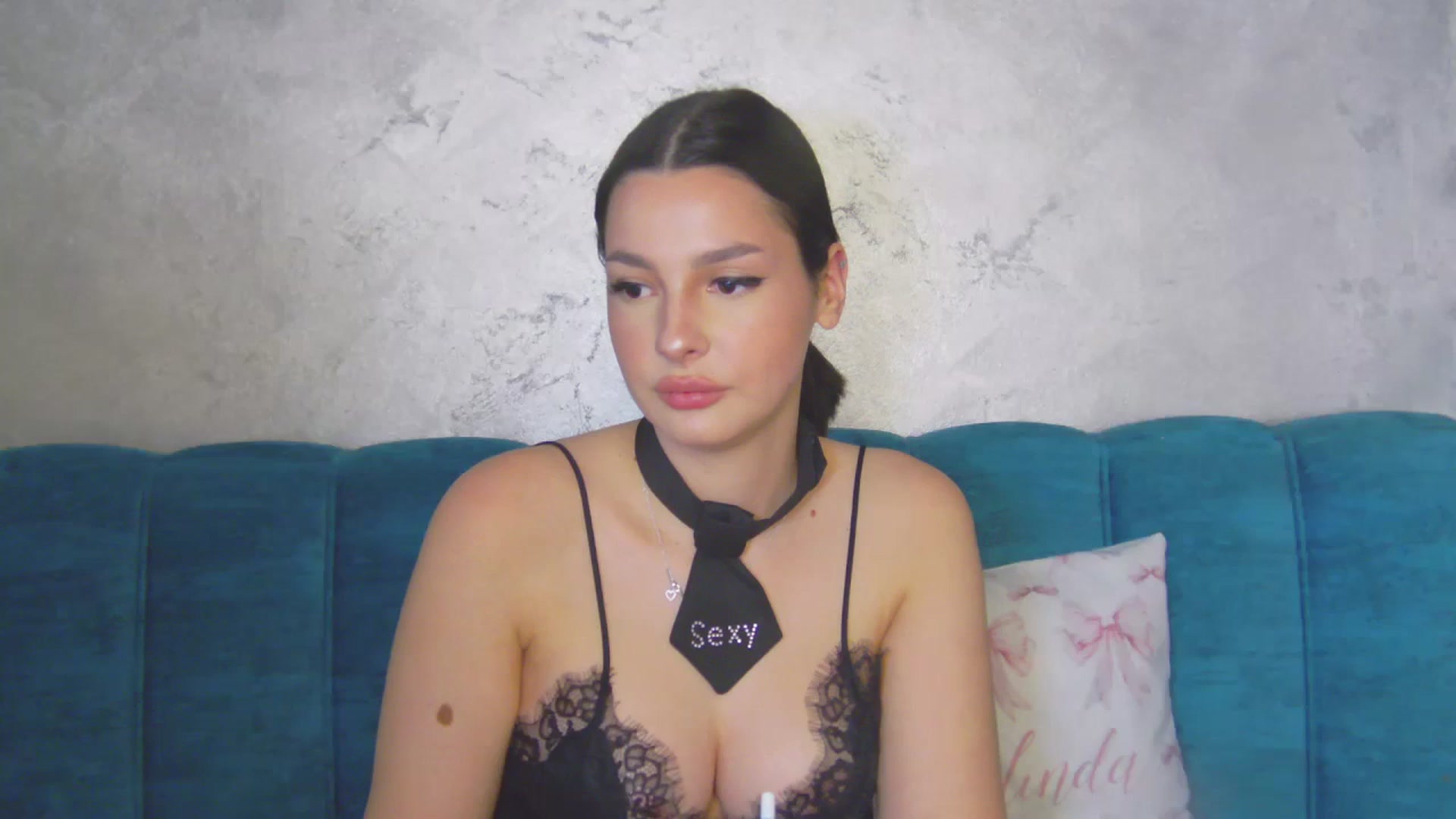 Gallery image thumbnail from MelisRoom's myfreecams stream on, 04/22/2025, 17:37 image 1 of 20