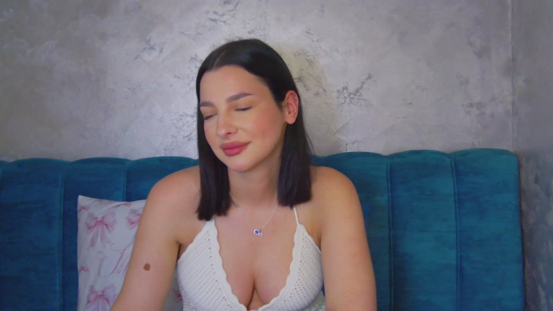 Gallery image thumbnail from MelisRoom's myfreecams stream on, 04/24/2025, 14:45 image 9 of 20
