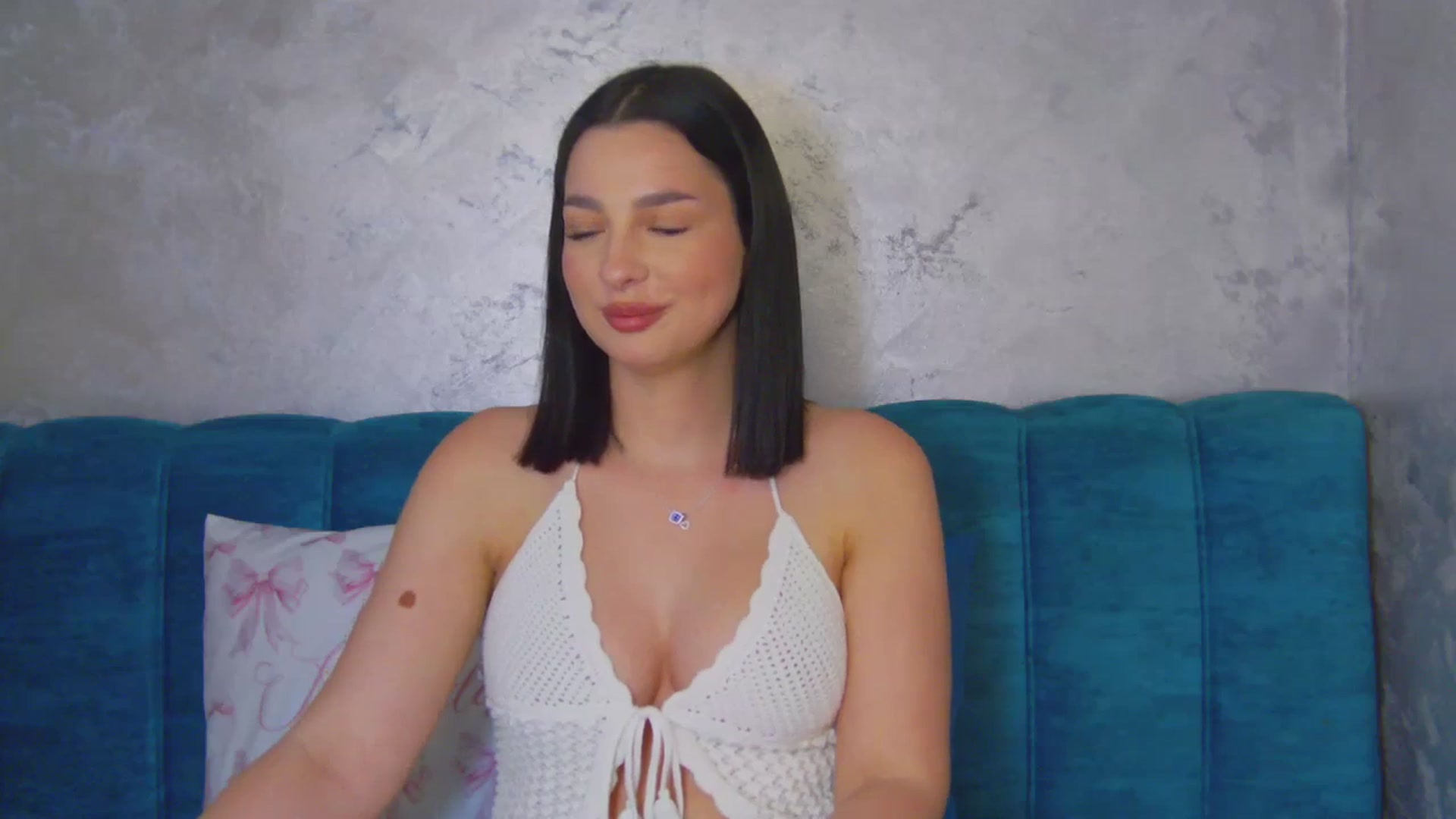 Gallery image thumbnail from MelisRoom's myfreecams stream on, 04/24/2025, 14:45 image 15 of 20