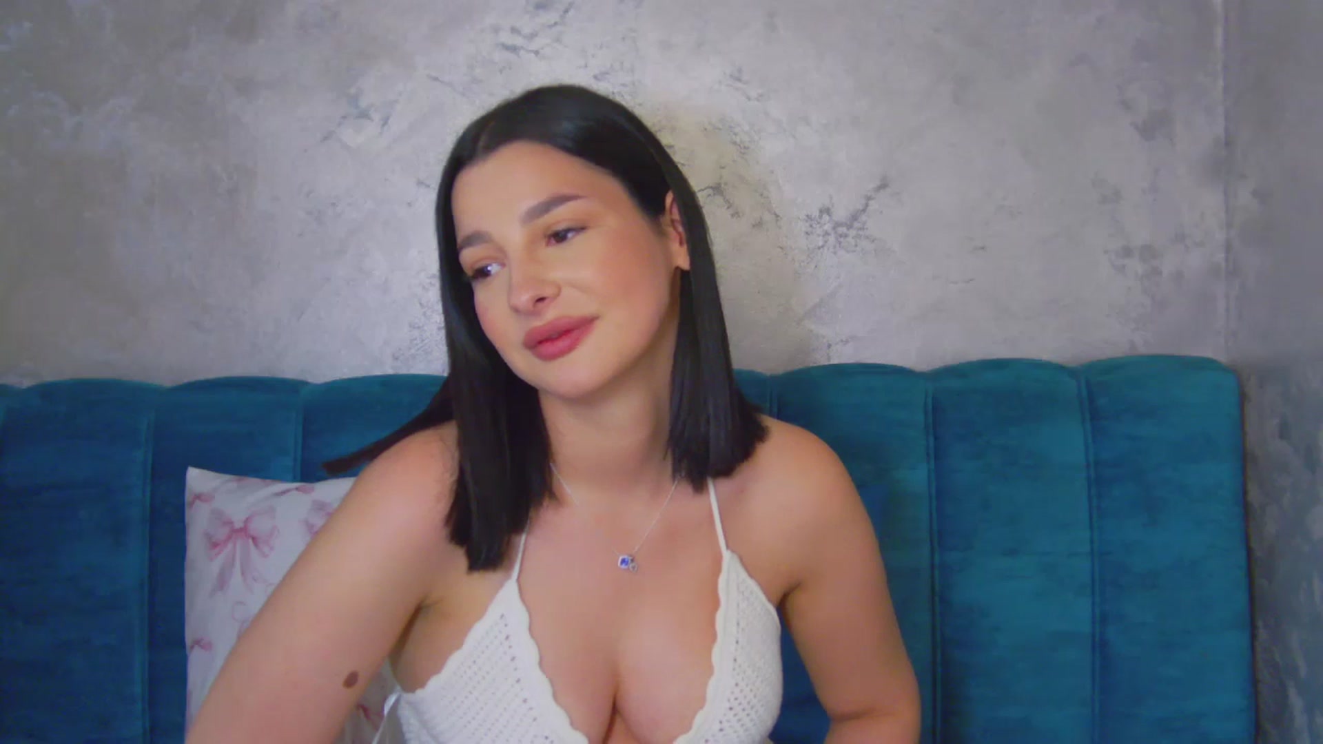 Gallery image thumbnail from MelisRoom's myfreecams stream on, 04/24/2025, 15:19 image 16 of 20