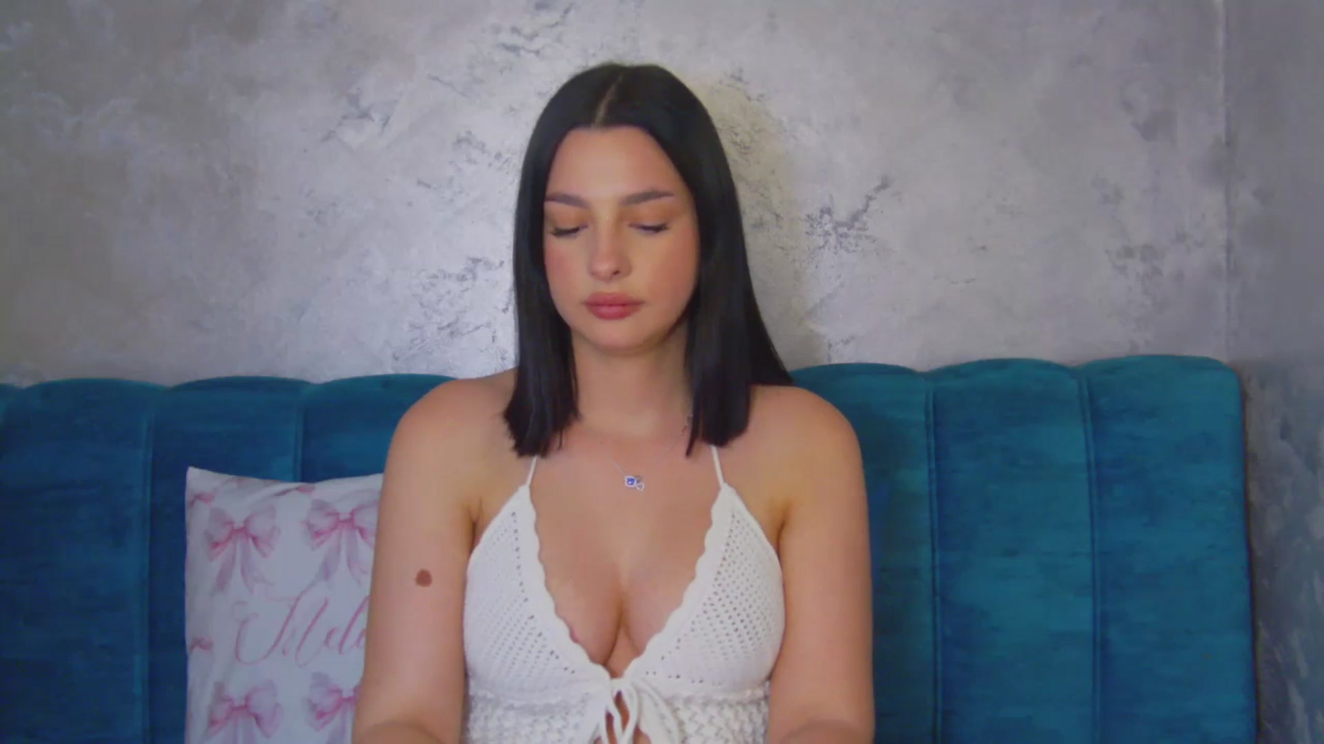 Gallery image thumbnail from MelisRoom's myfreecams stream on, 04/24/2025, 15:19 image 7 of 20