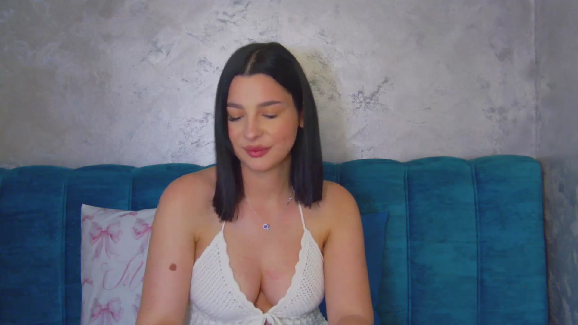 Gallery image thumbnail from MelisRoom's myfreecams stream on, 04/24/2025, 15:19 image 18 of 20
